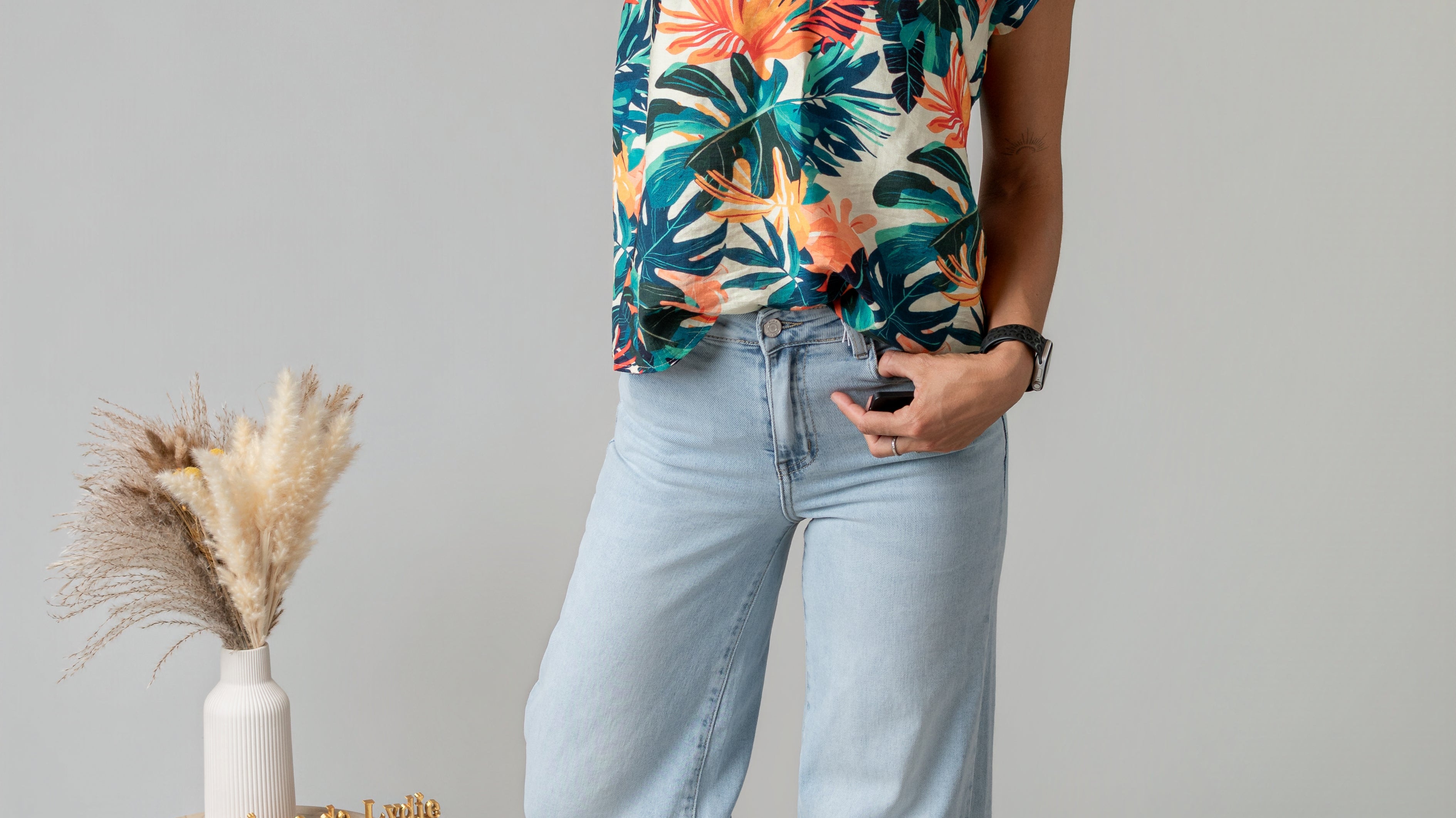 Moins d'1m60 : comment adopter le pantalon large avec style ?