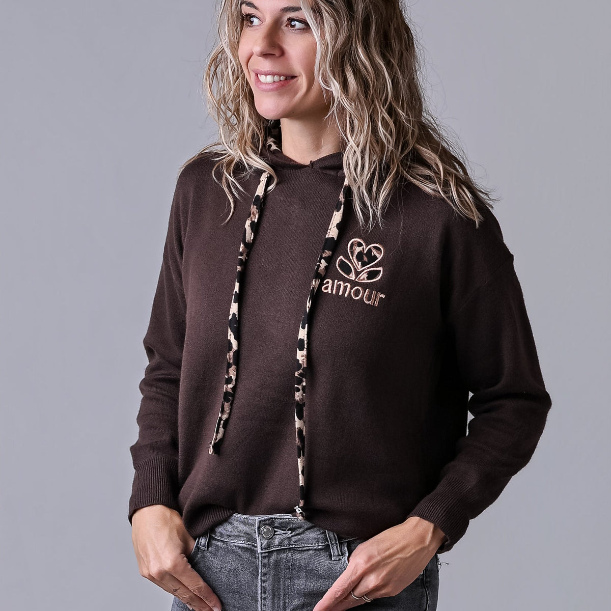 Sweat pull à capuche chocolat détails léopard la boutique de lydie