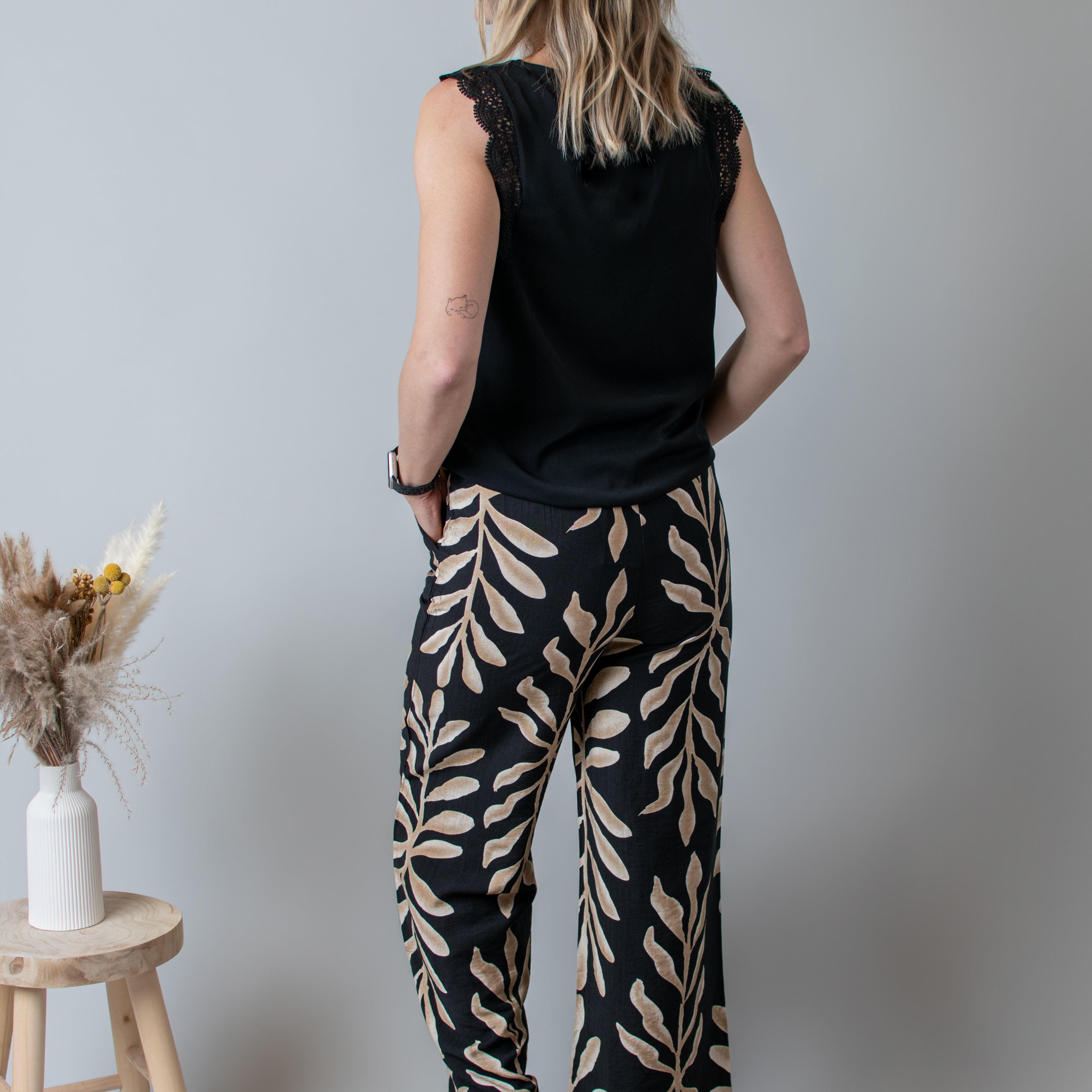 Pantalon fluide noir et beige femme