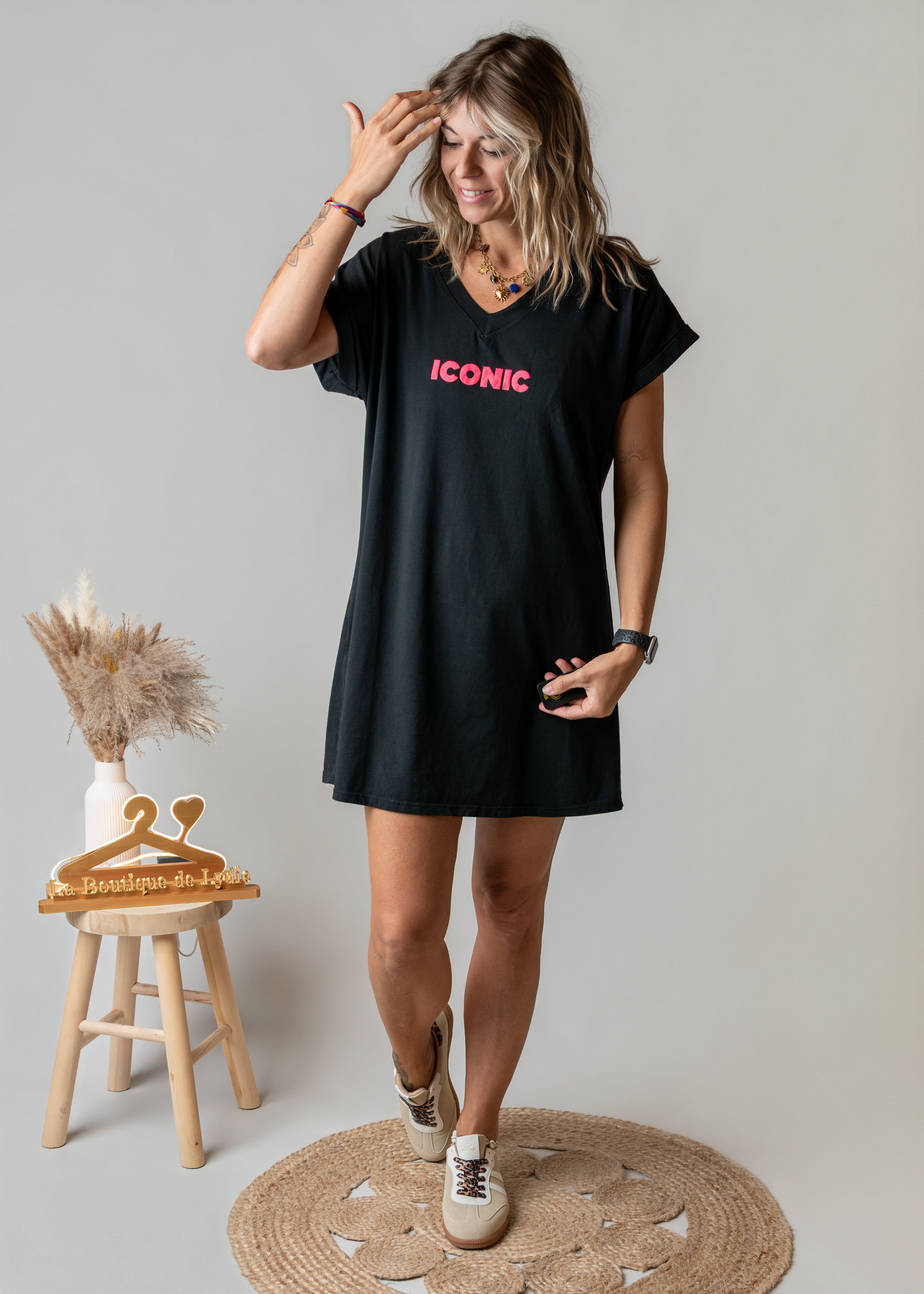 Robe courte t-shirt noire Iconic