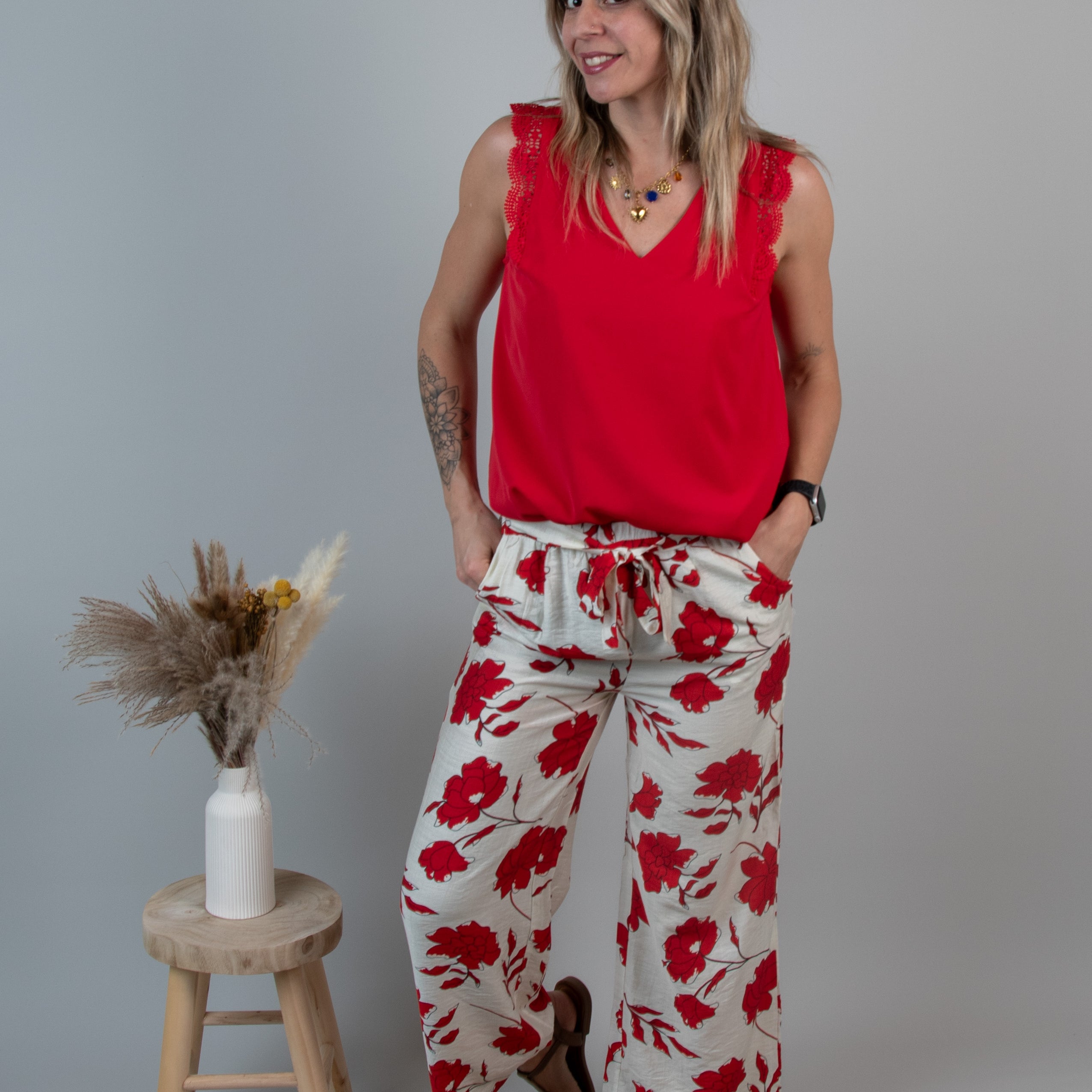 Pantalon Fluide Imprimé Floral Rouge Écru