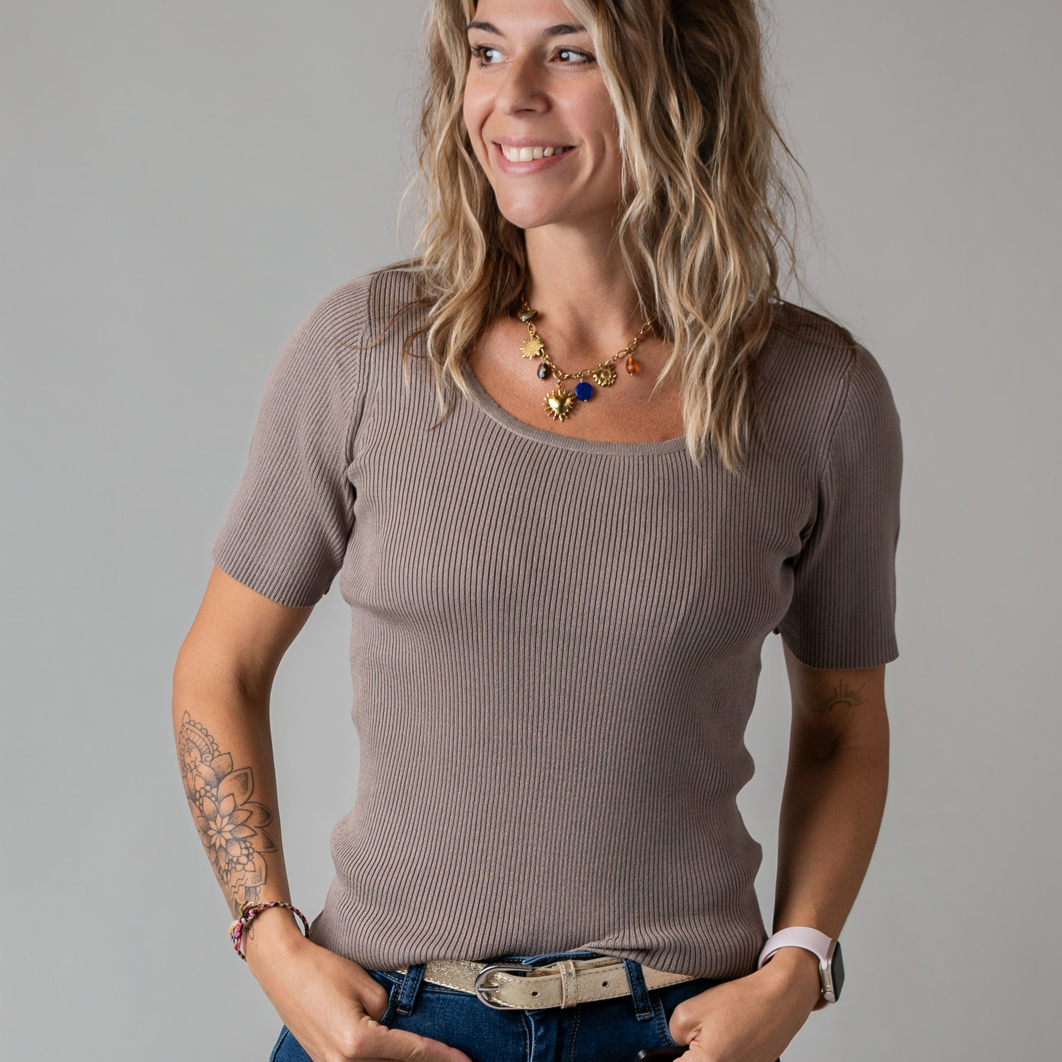 Top côtelé taupe à manches courtes la boutique de lydie