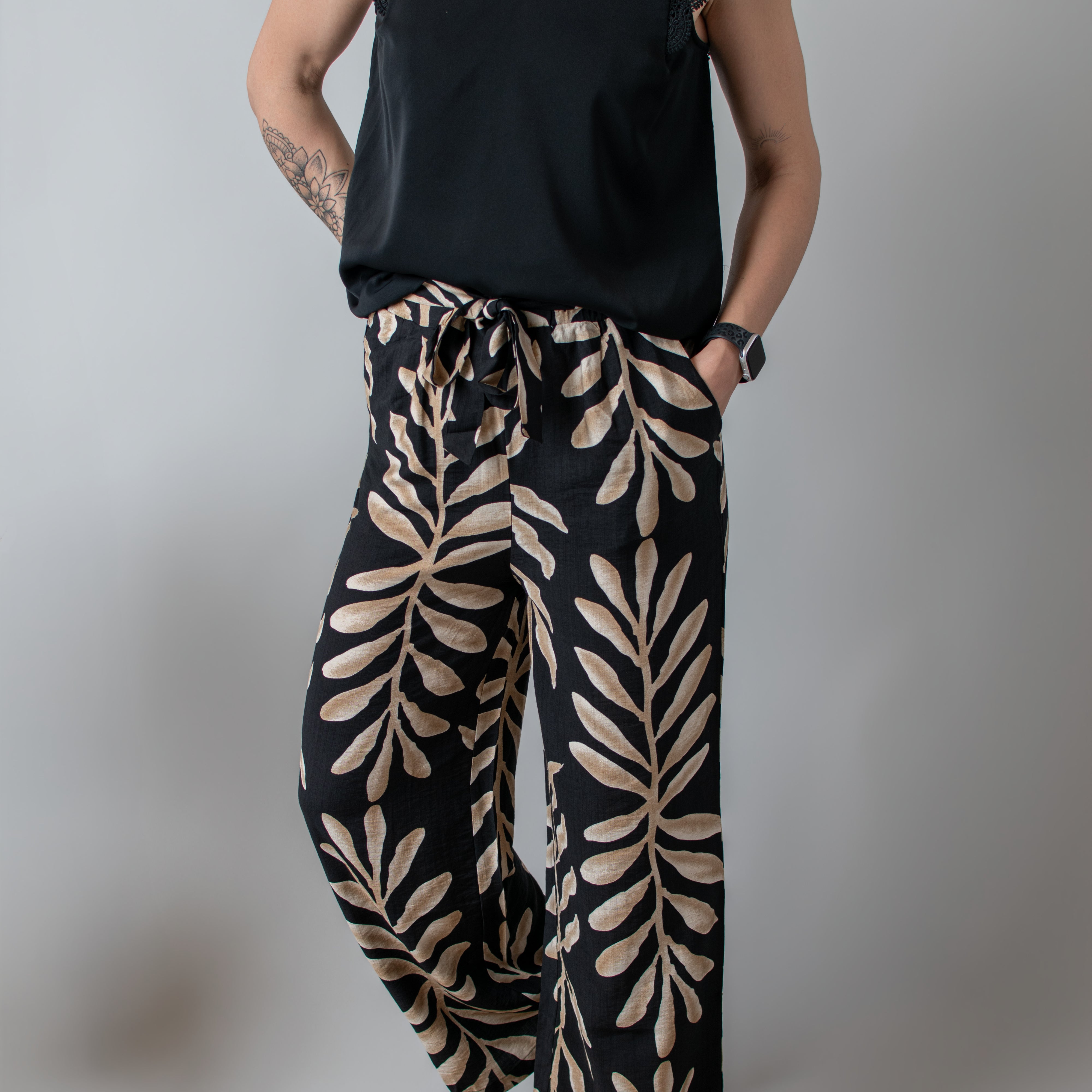 Pantalon fluide noir et beige femme