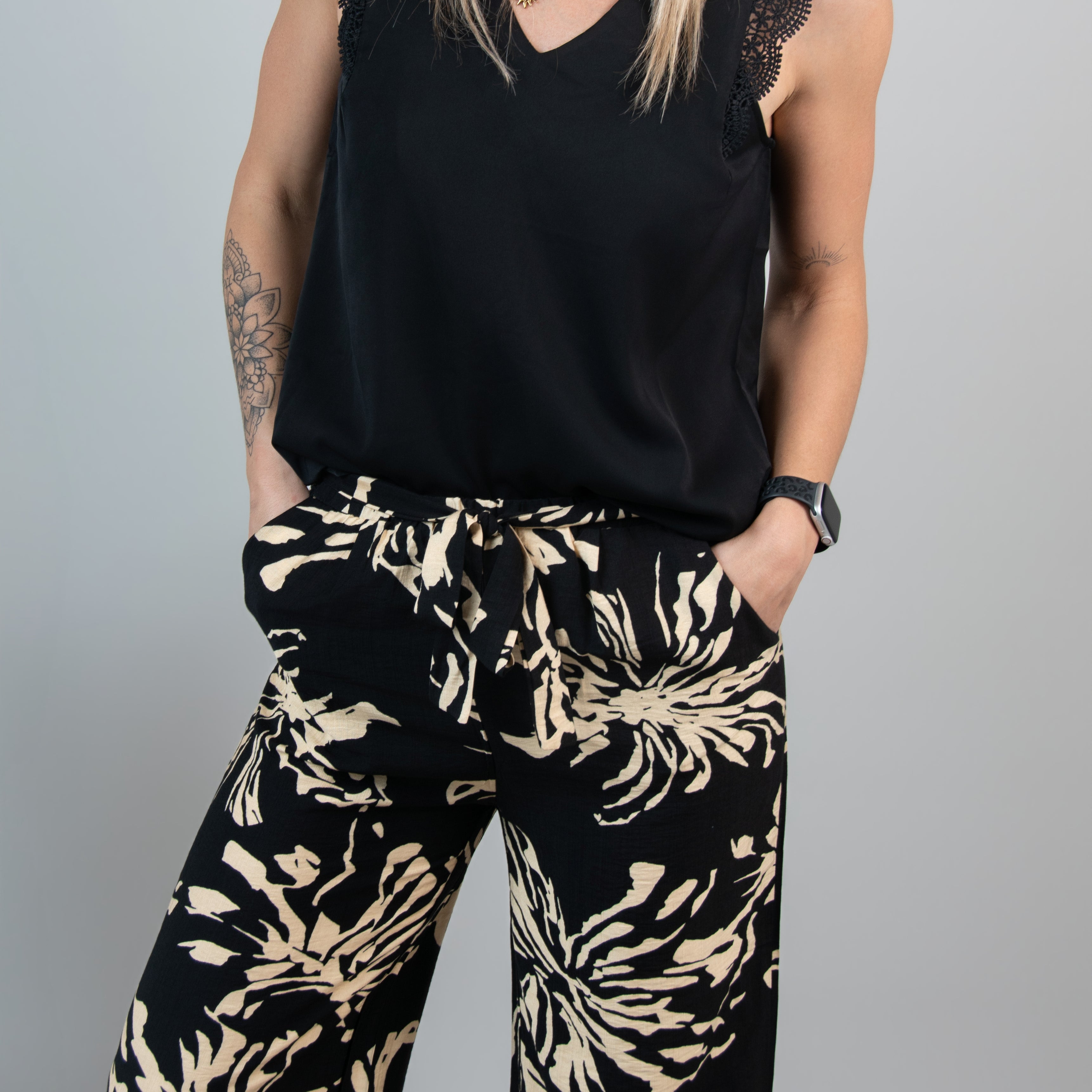 Pantalon fluide large noir et beige femme