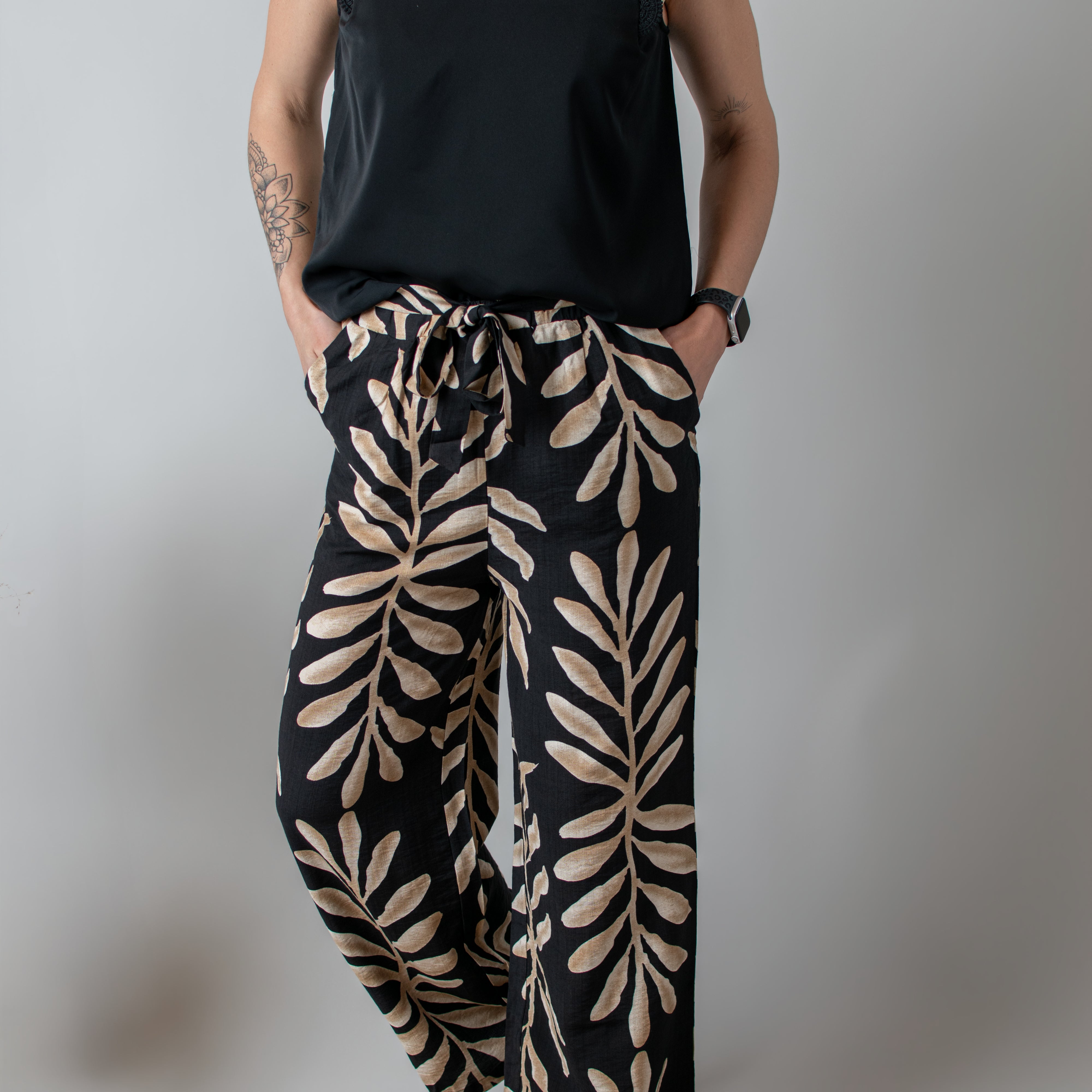 Pantalon fluide noir et beige femme