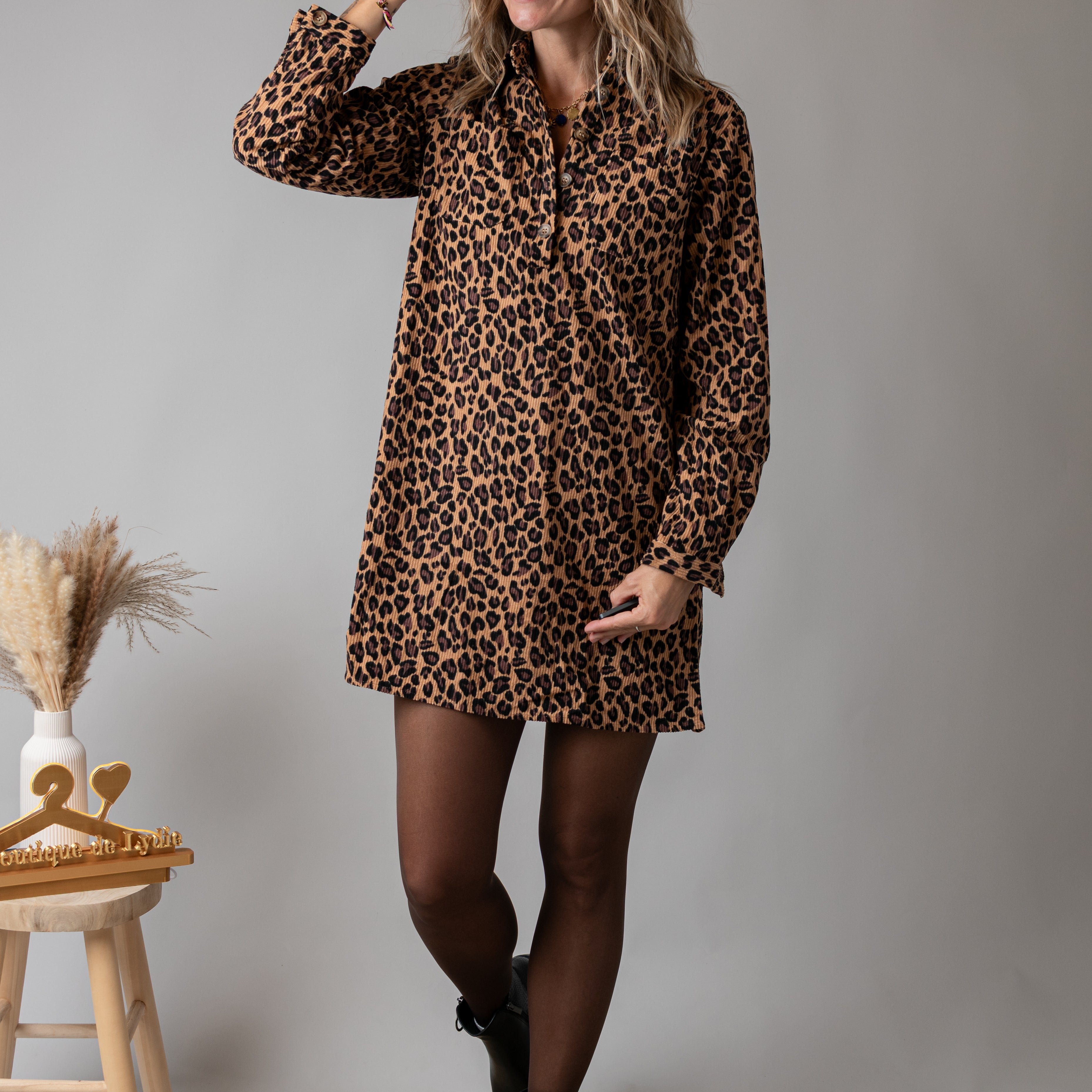 Robe chemise droite velours côtelé léopard