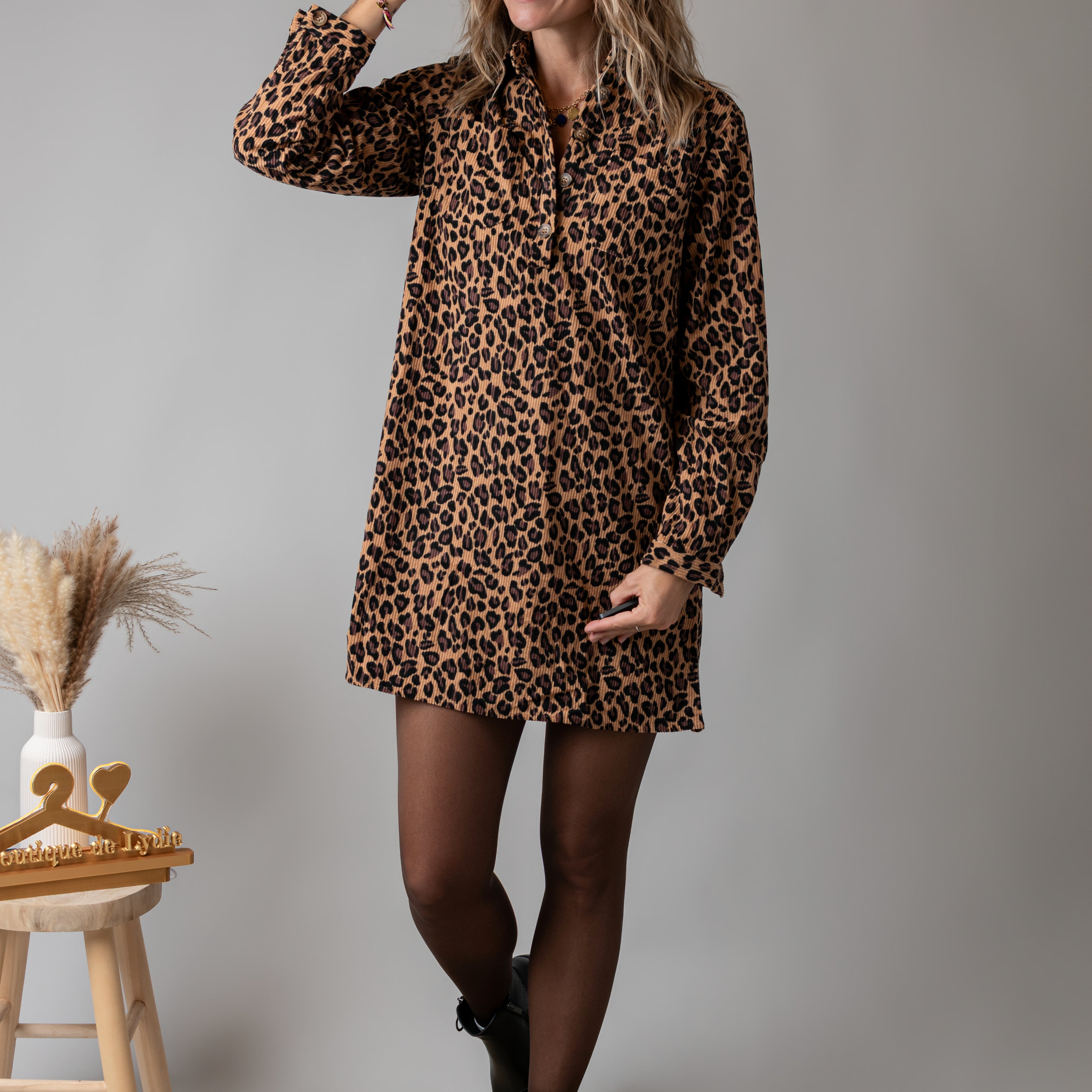 Robe chemise droite velours côtelé léopard