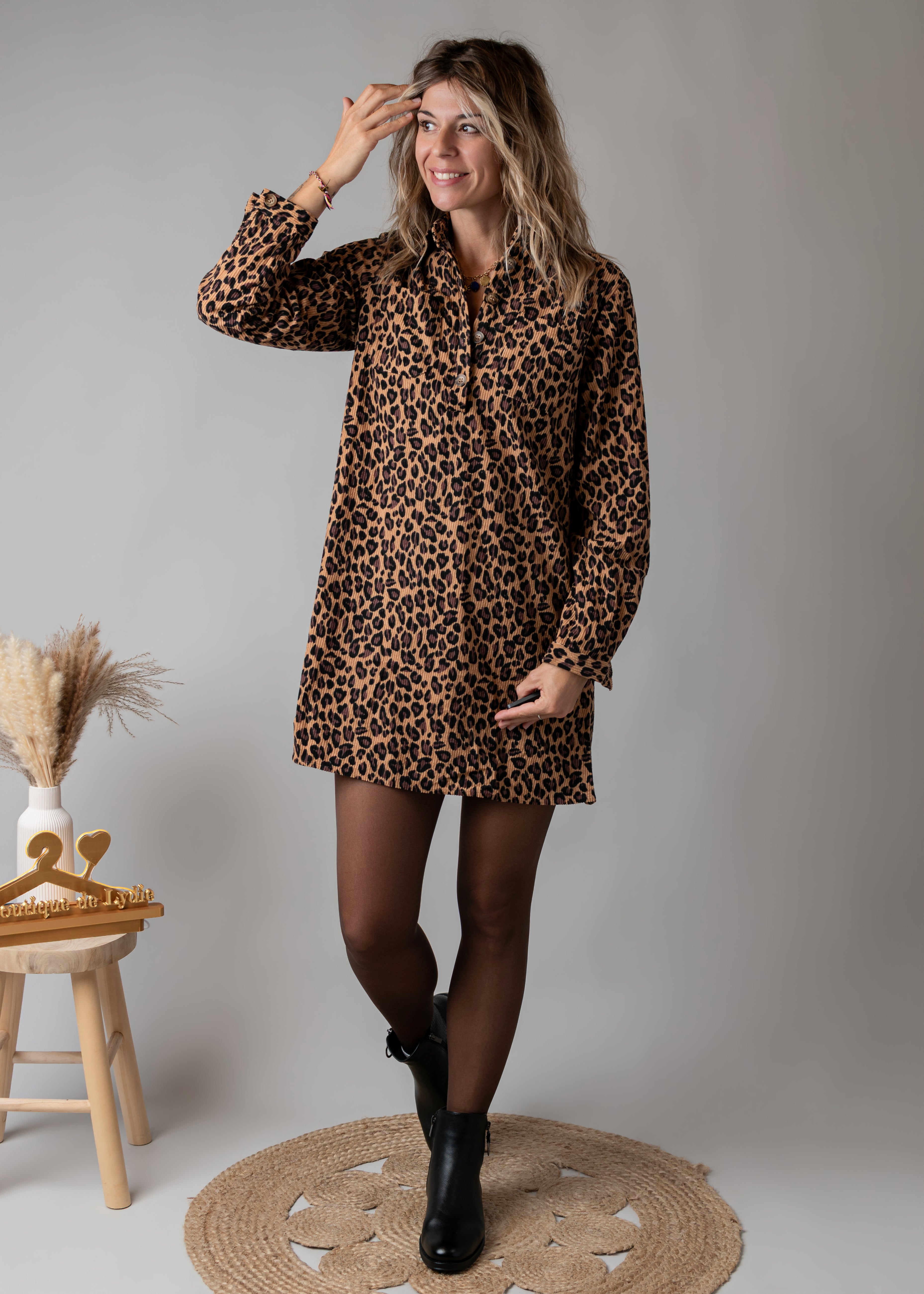 Robe chemise droite velours côtelé léopard