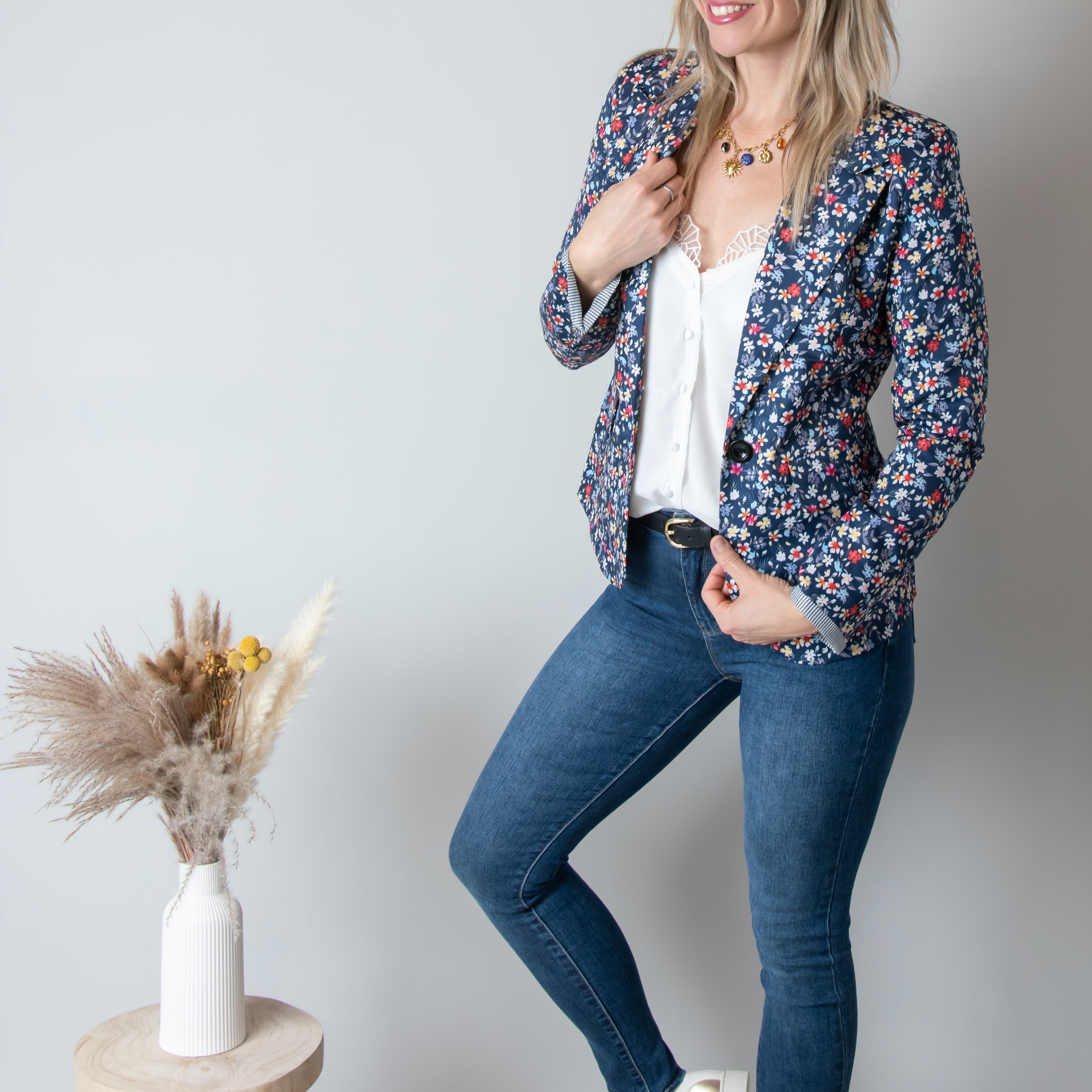 Blazer bleu motif fleuri la boutique de lydie