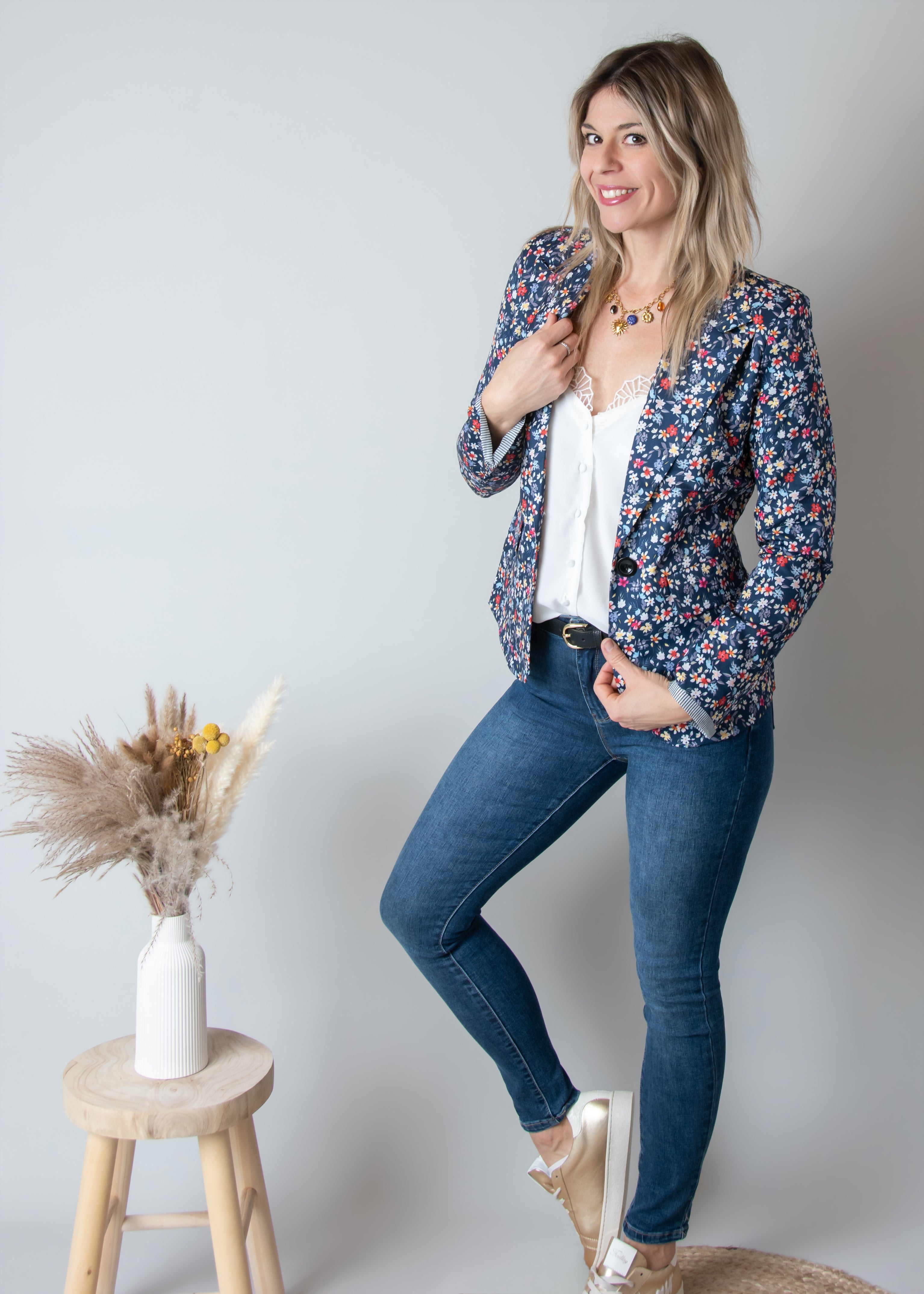 Blazer bleu motif fleuri la boutique de lydie
