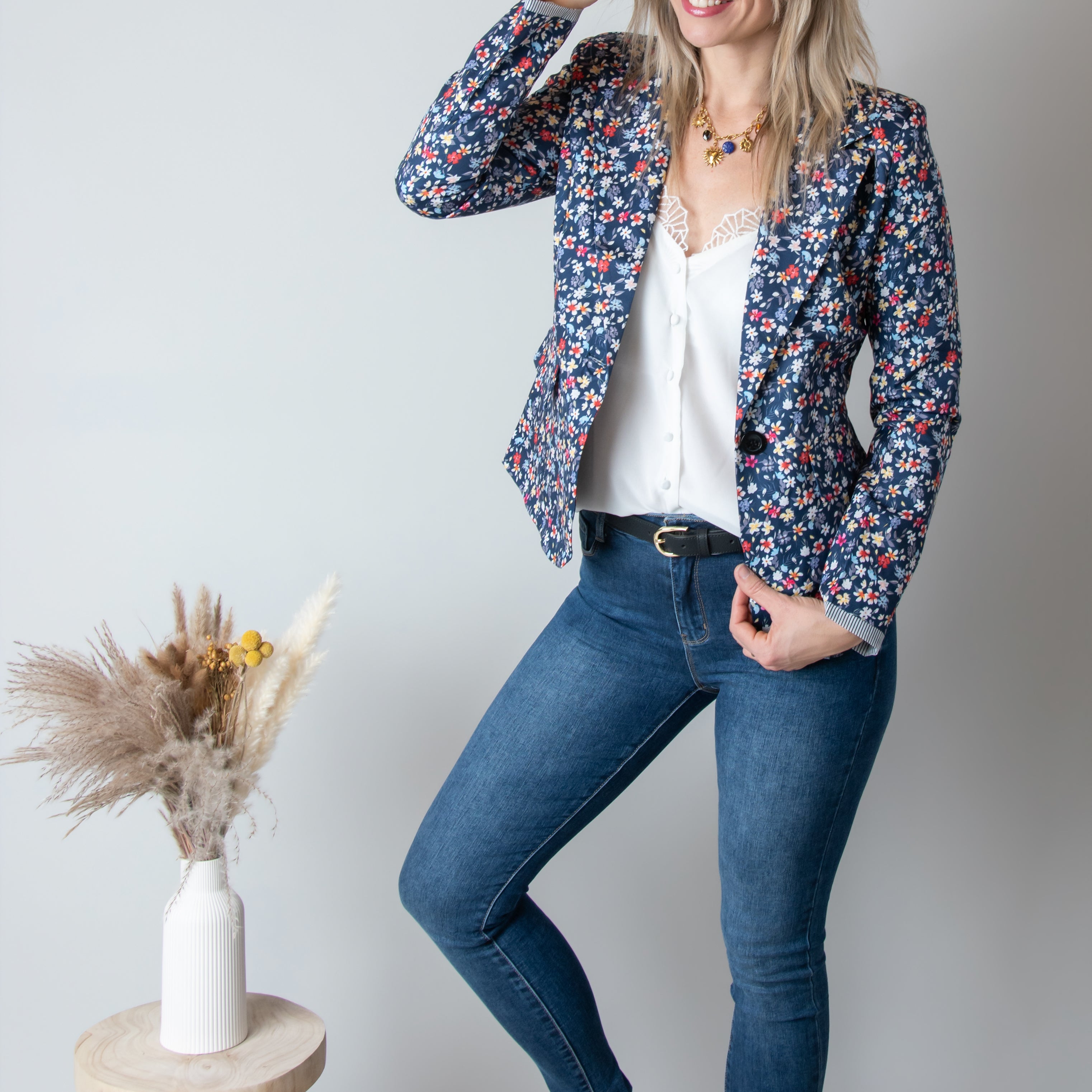Blazer bleu motif fleuri la boutique de lydie