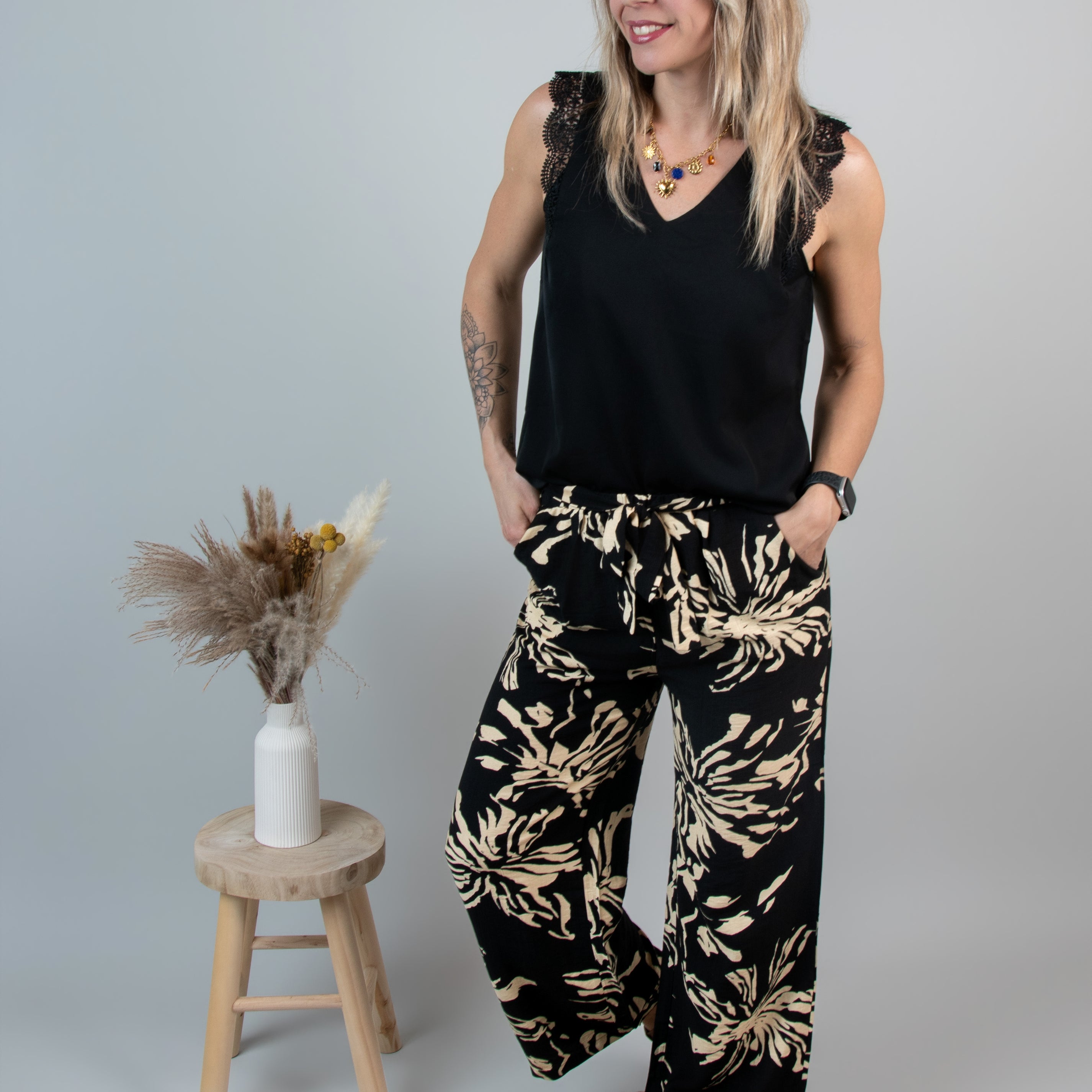 Pantalon fluide large noir et beige femme