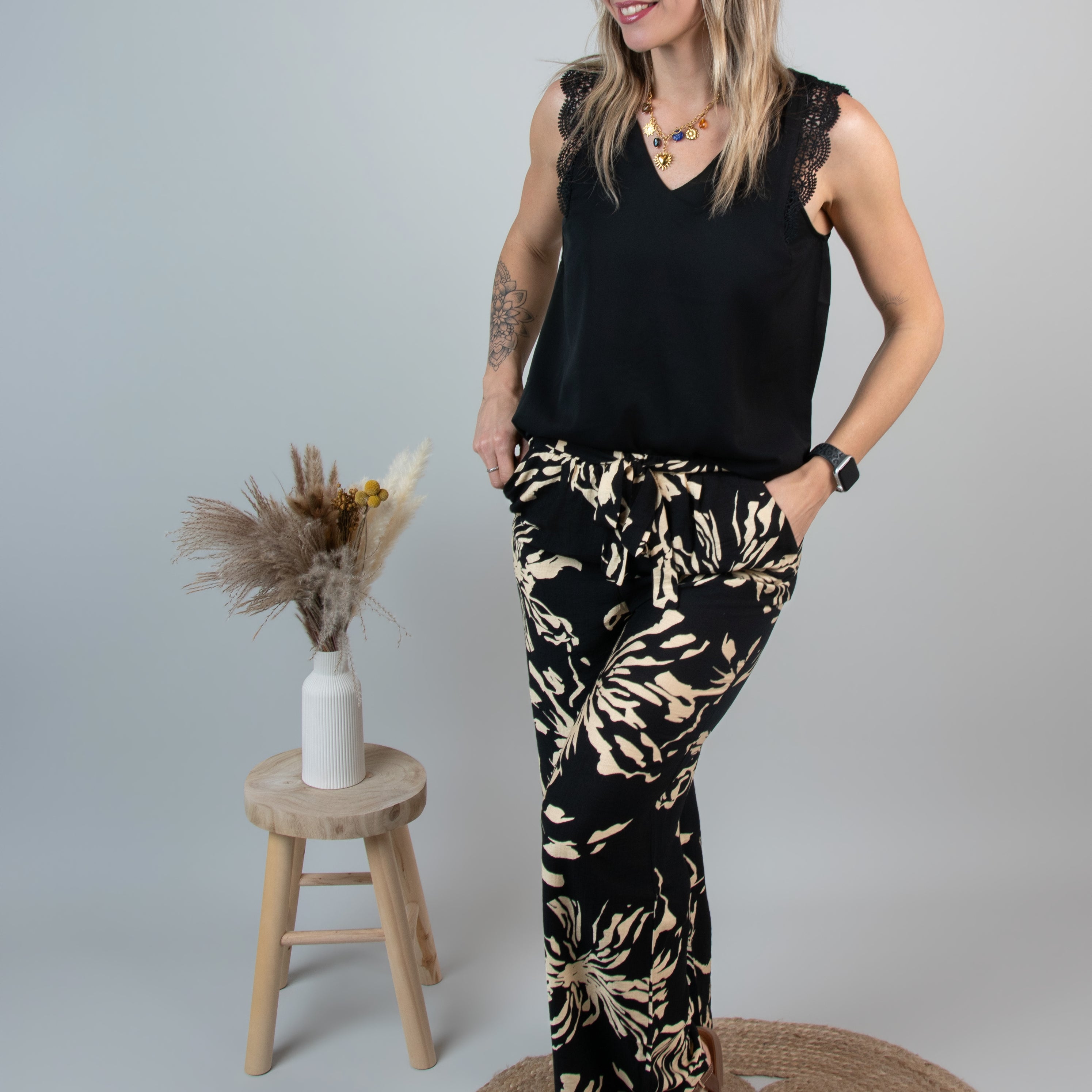 Pantalon fluide large noir et beige femme