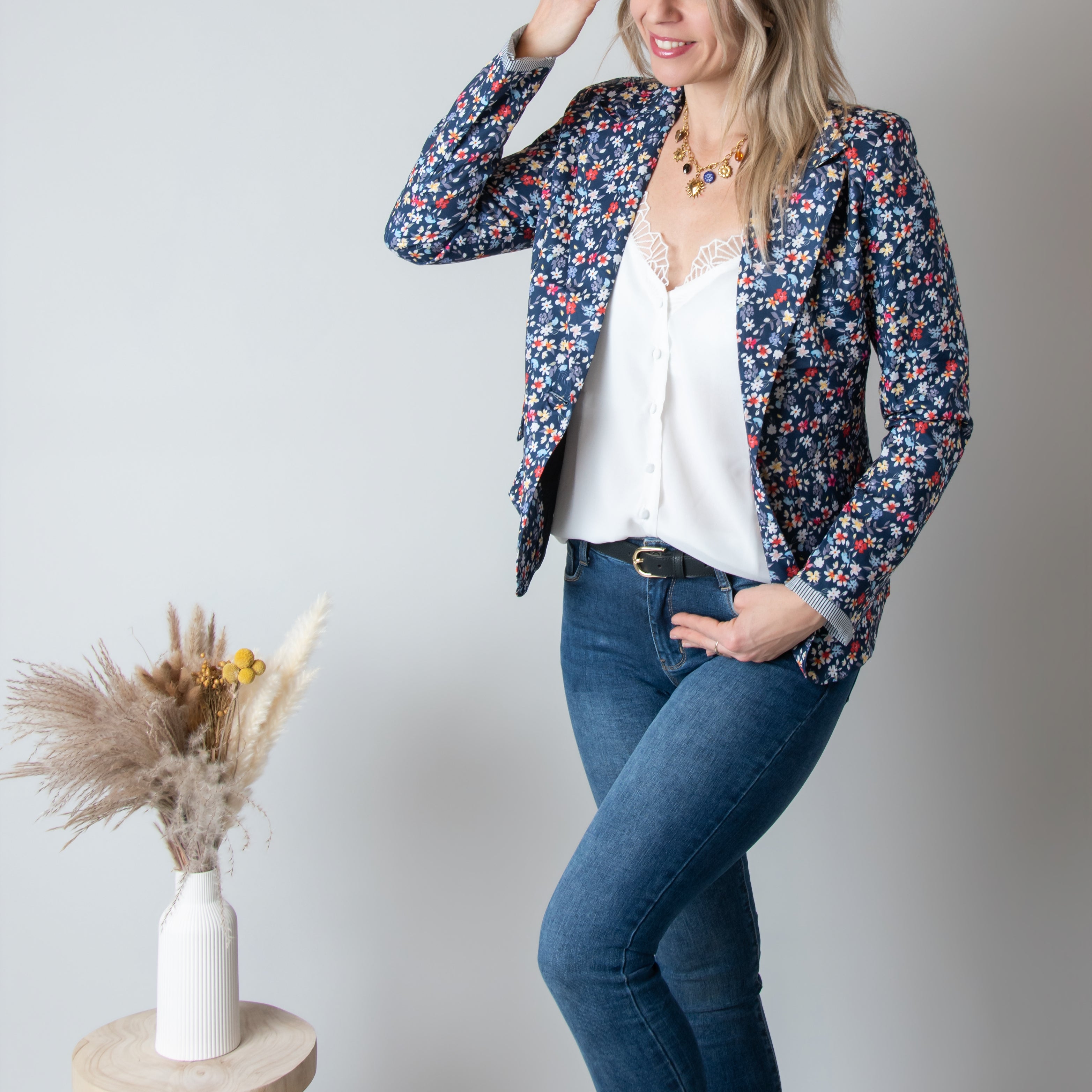 Blazer bleu motif fleuri la boutique de lydie