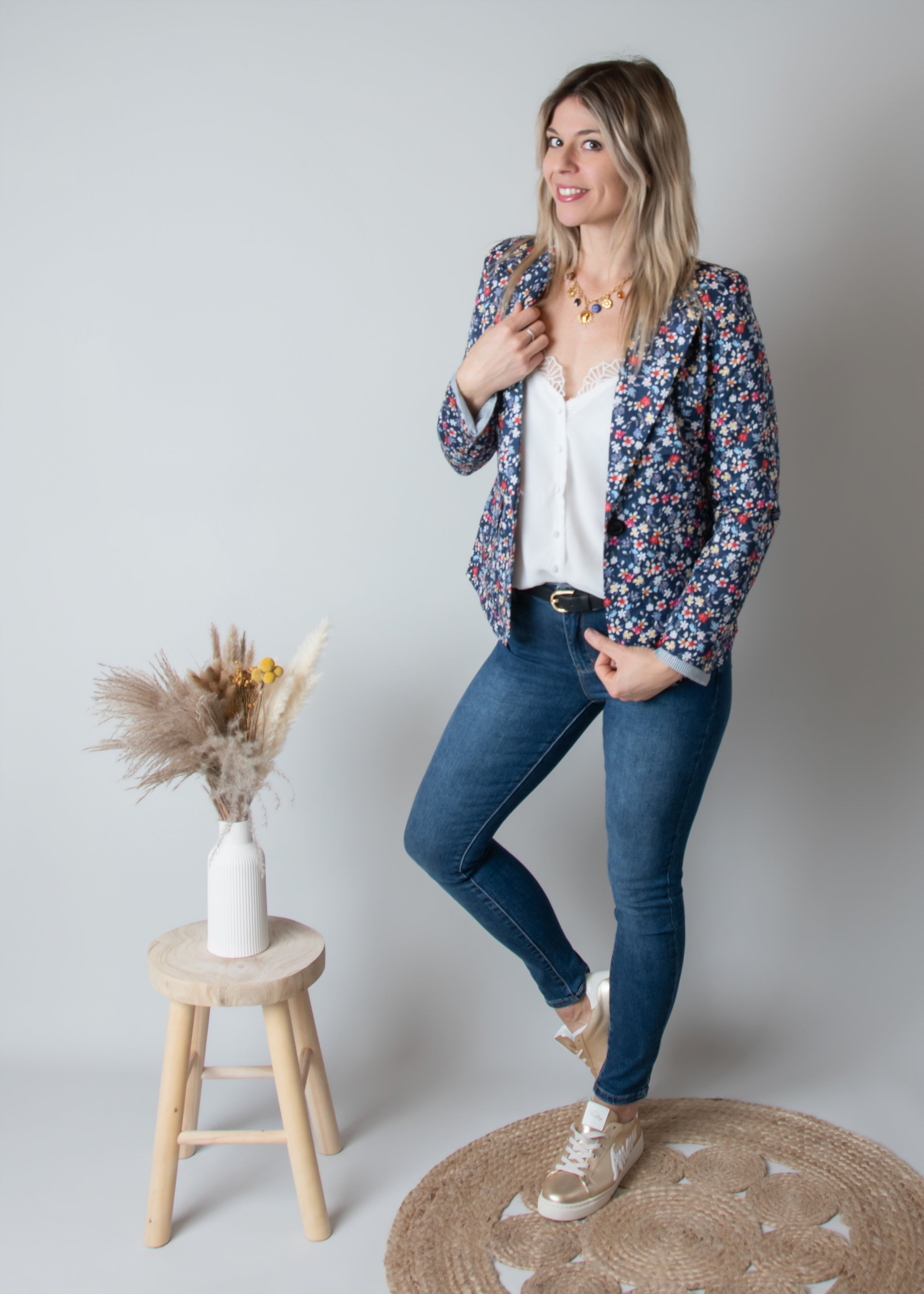 Blazer bleu motif fleuri la boutique de lydie