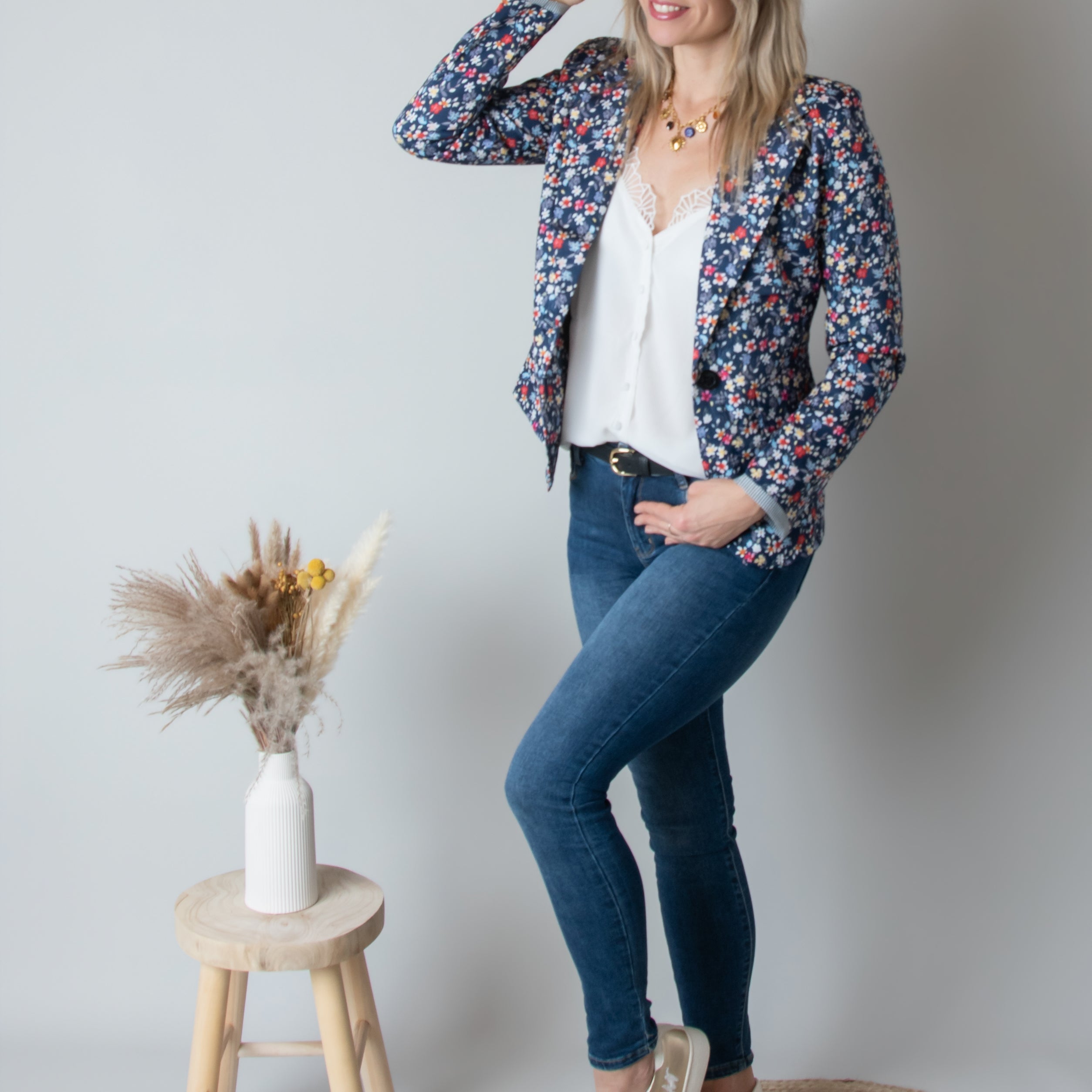 Blazer bleu motif fleuri la boutique de lydie