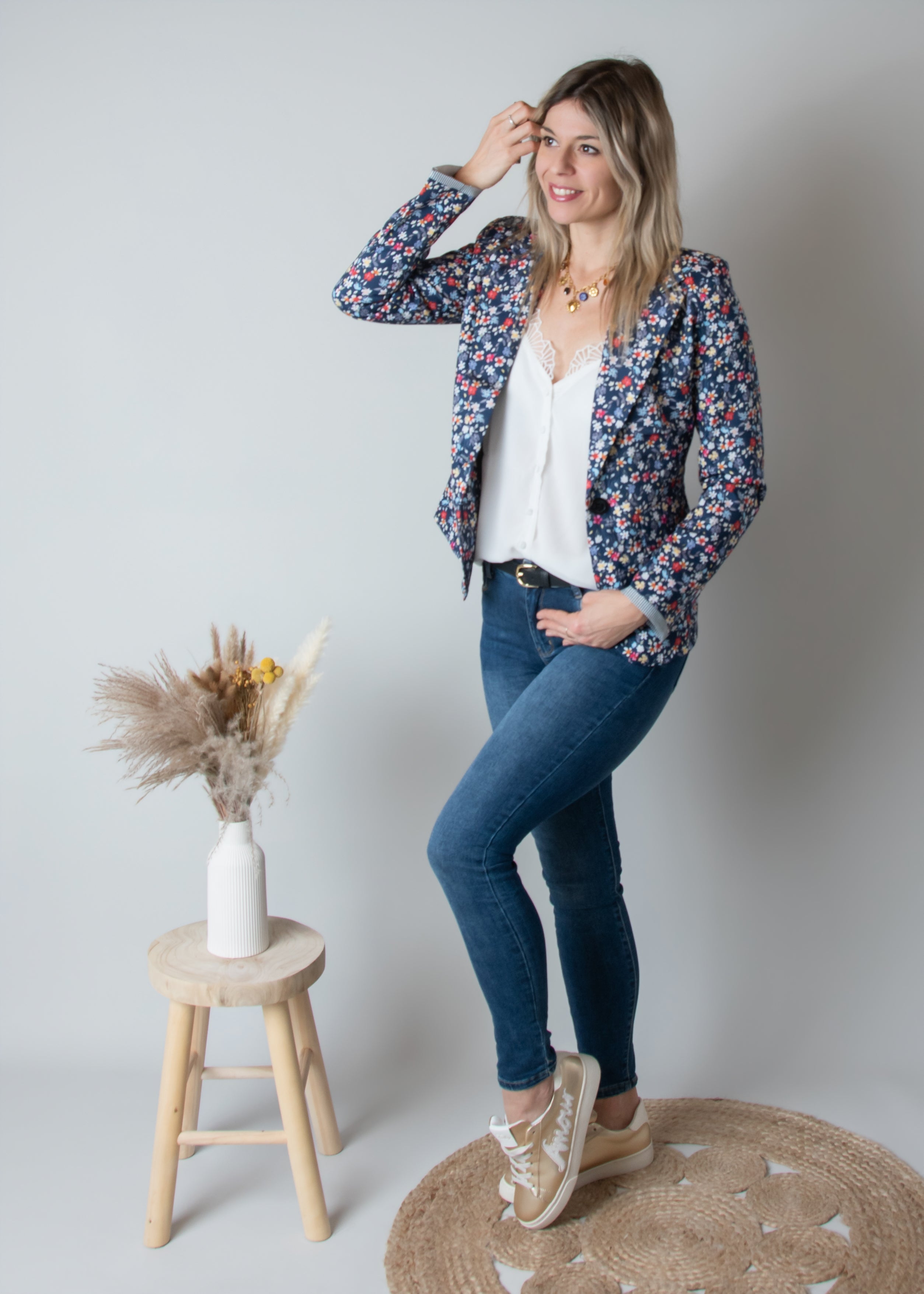 Blazer bleu motif fleuri la boutique de lydie