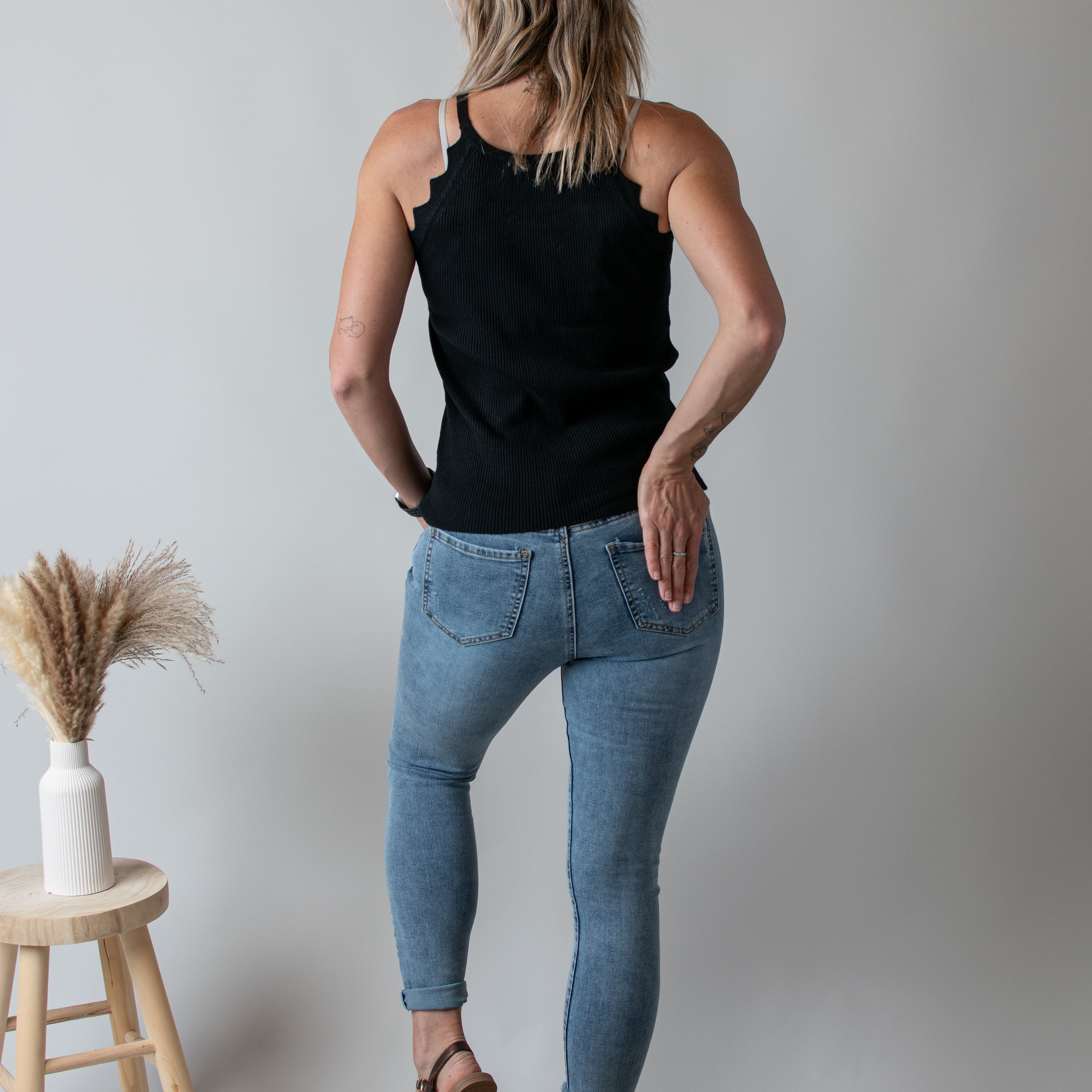 Débardeur côtelée noir coupe américaine la boutique de Lydie