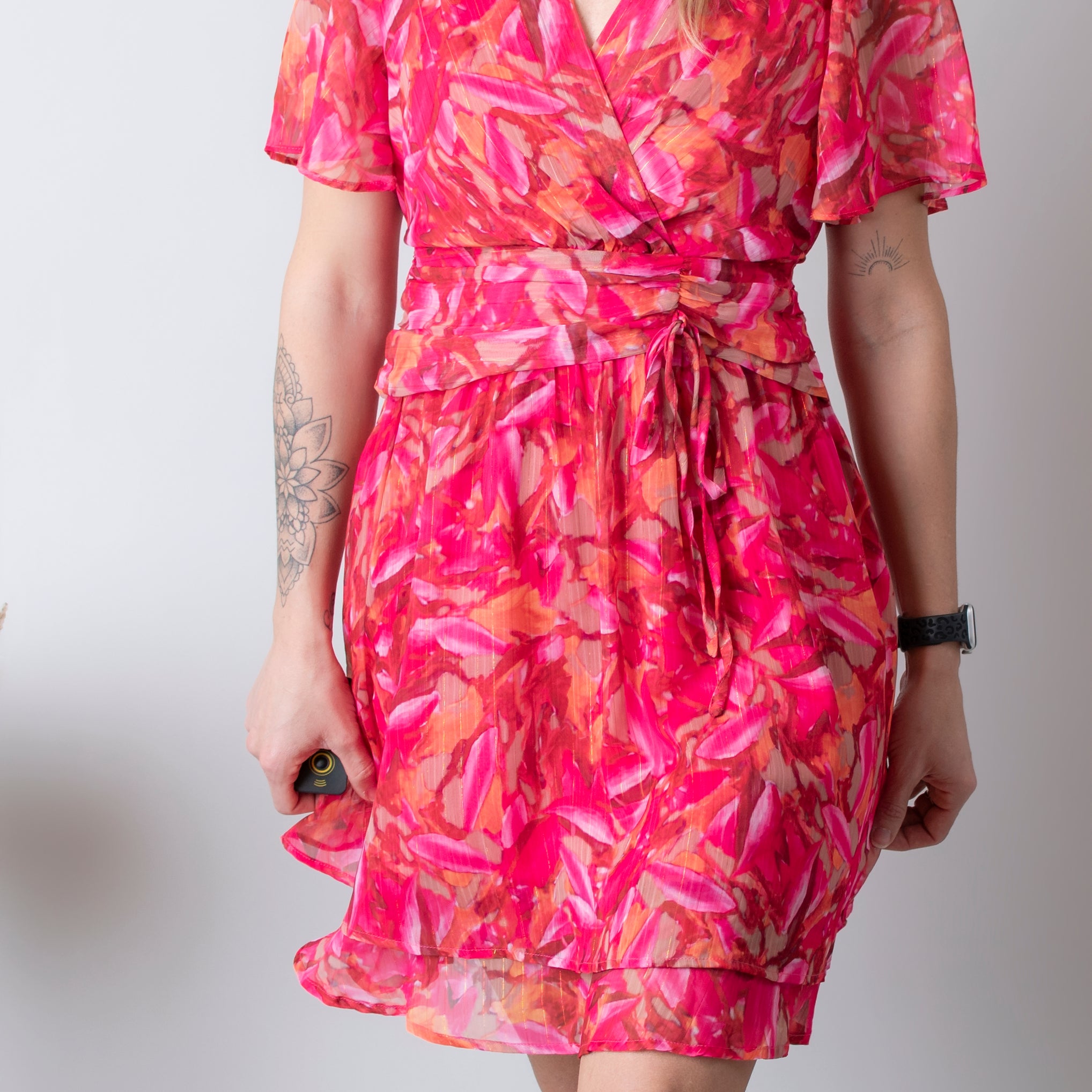 Robe cache-cœur, courte fuchsia