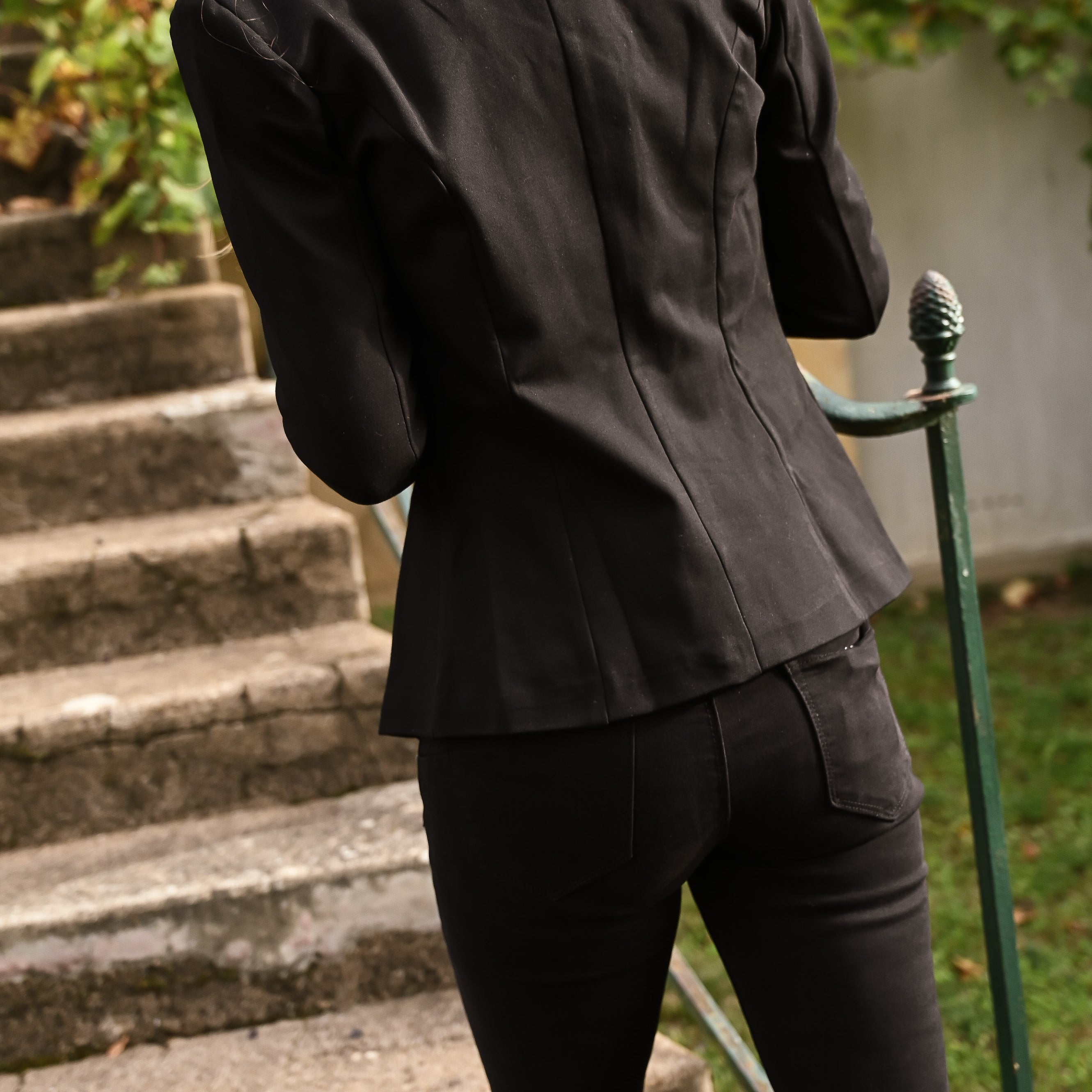 blazer noir revers fleuri la boutique de lydie