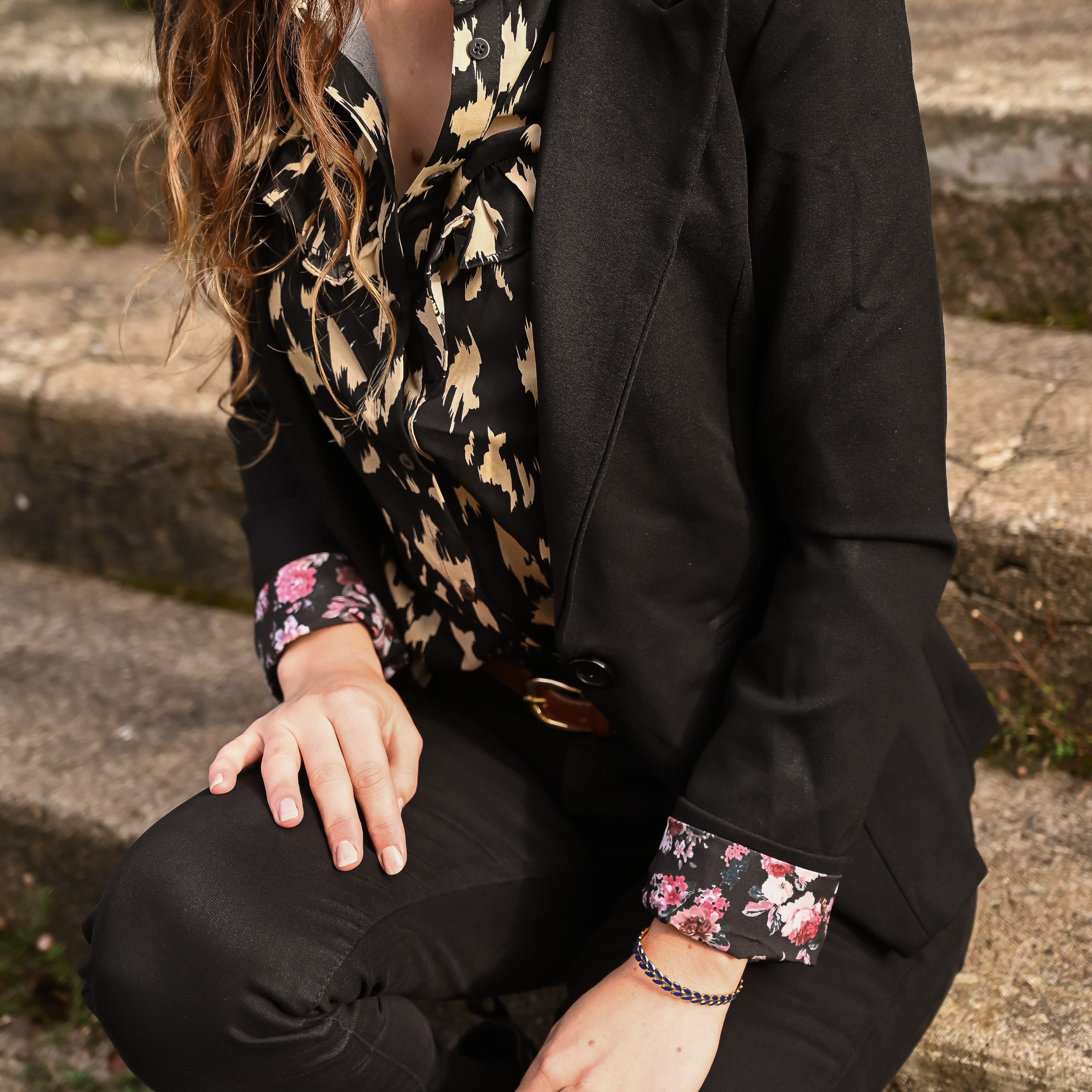 blazer noir revers fleuri la boutique de lydie