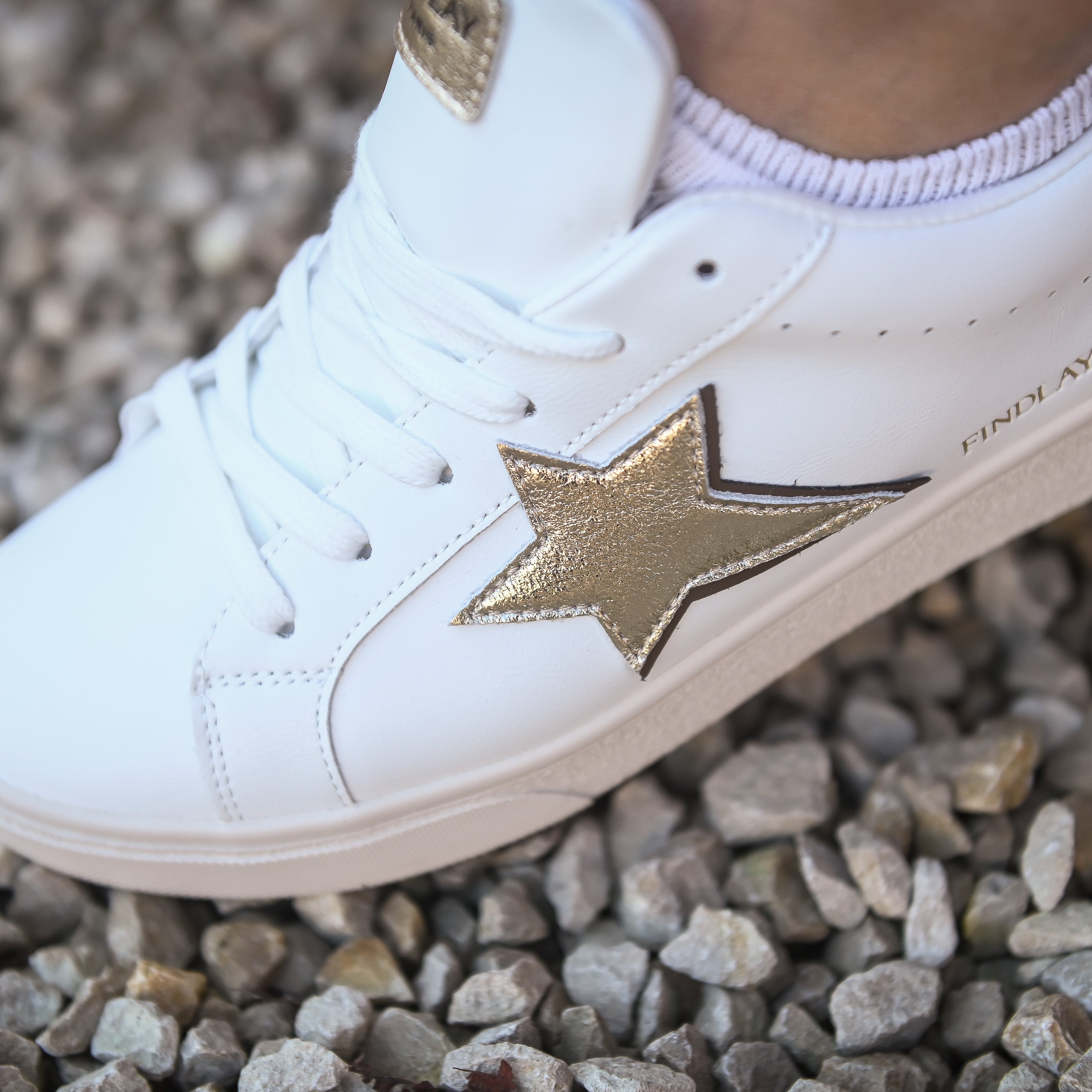 baskets dorées et léopard la boutique de lydie