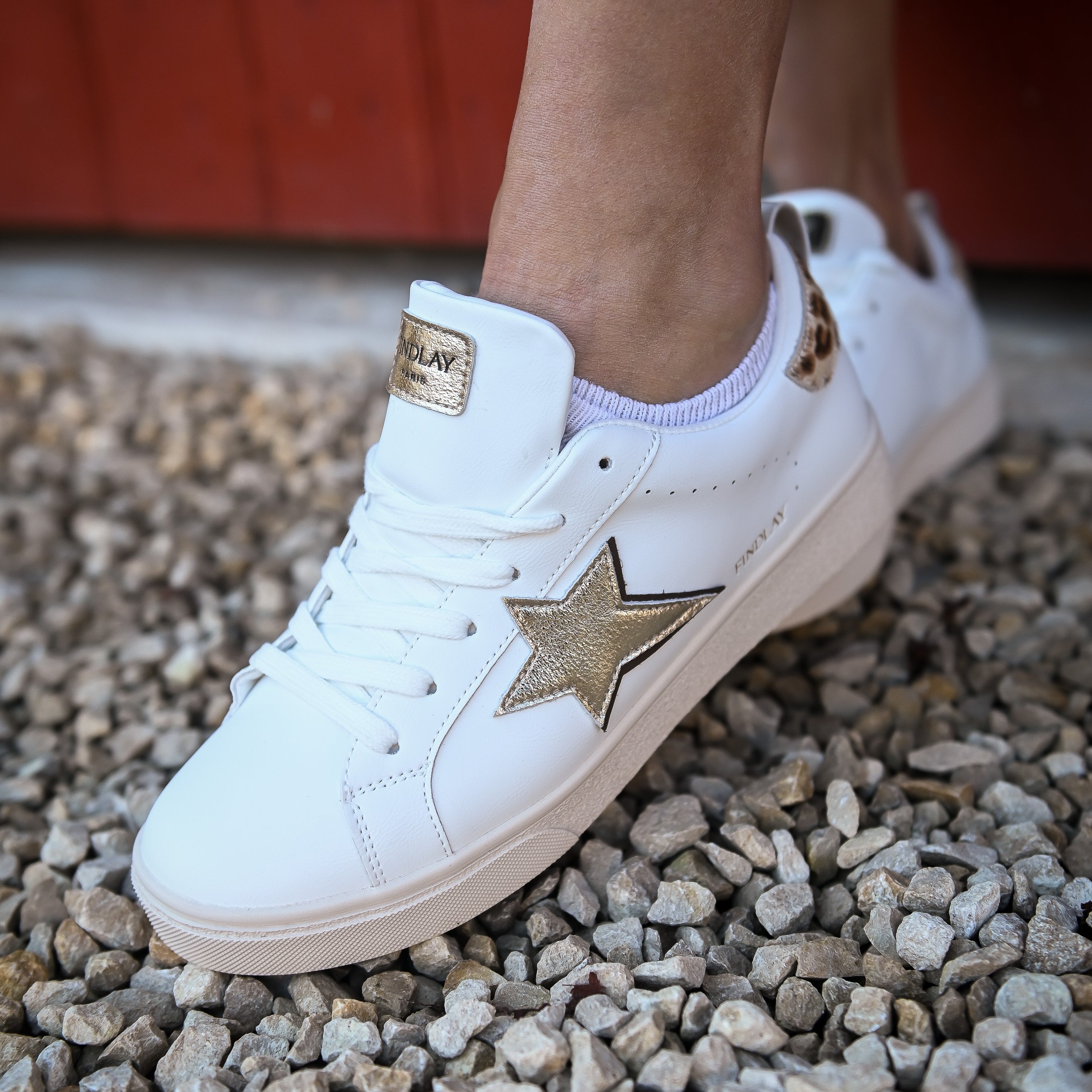 baskets dorées et léopard la boutique de lydie