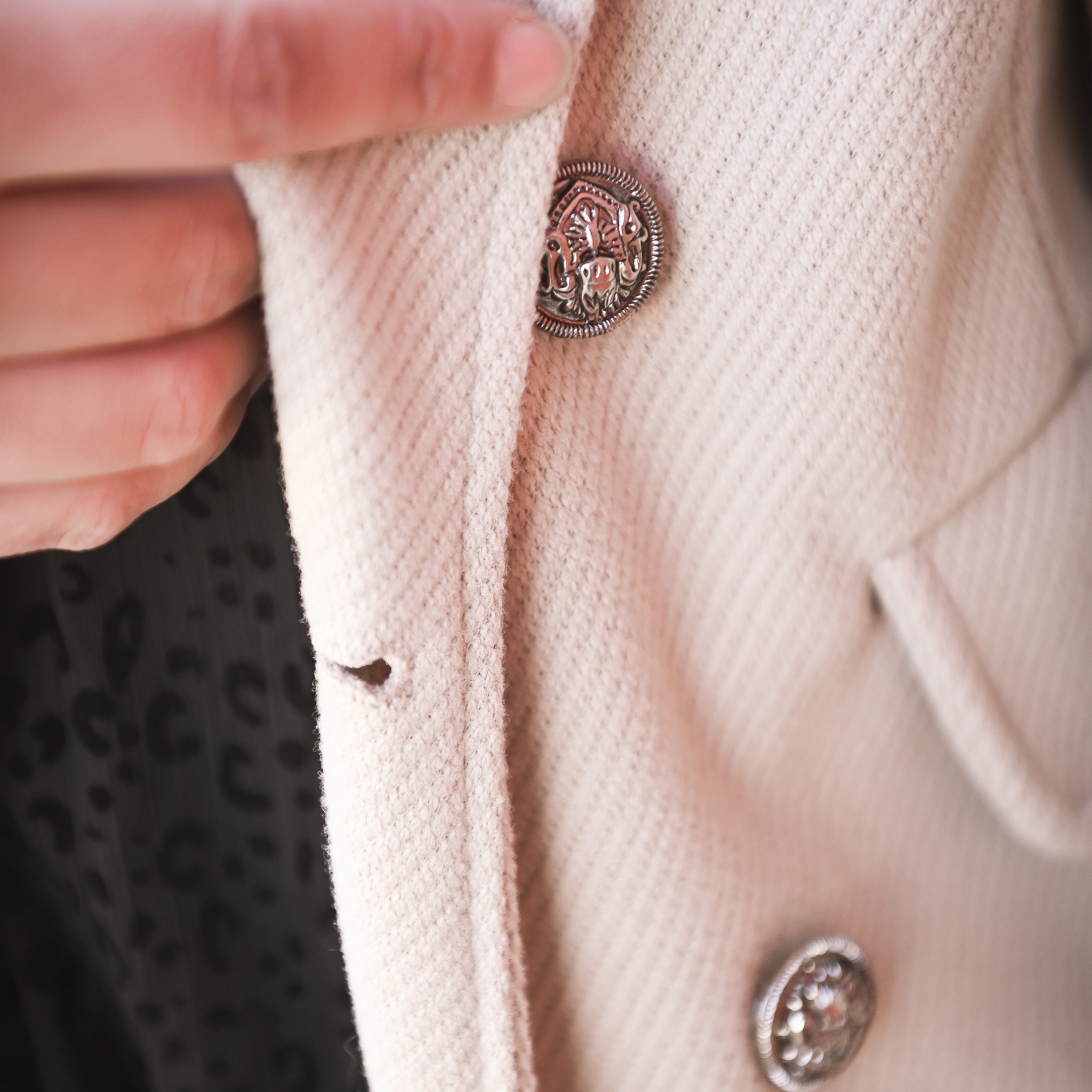 Manteau beige mi long, 4 boutons, avec poches