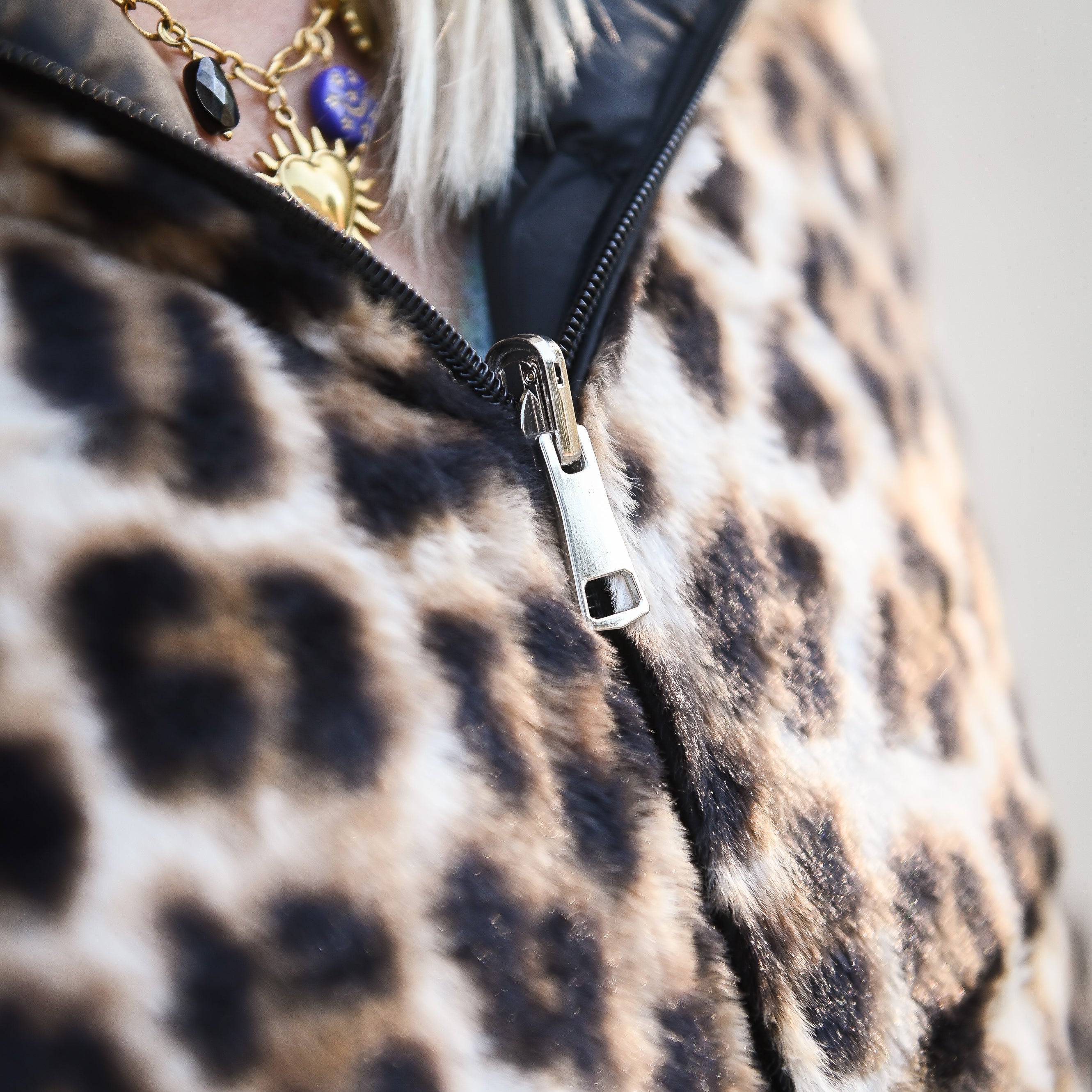 Doudoune réversible noir intérieur fourrure léopard