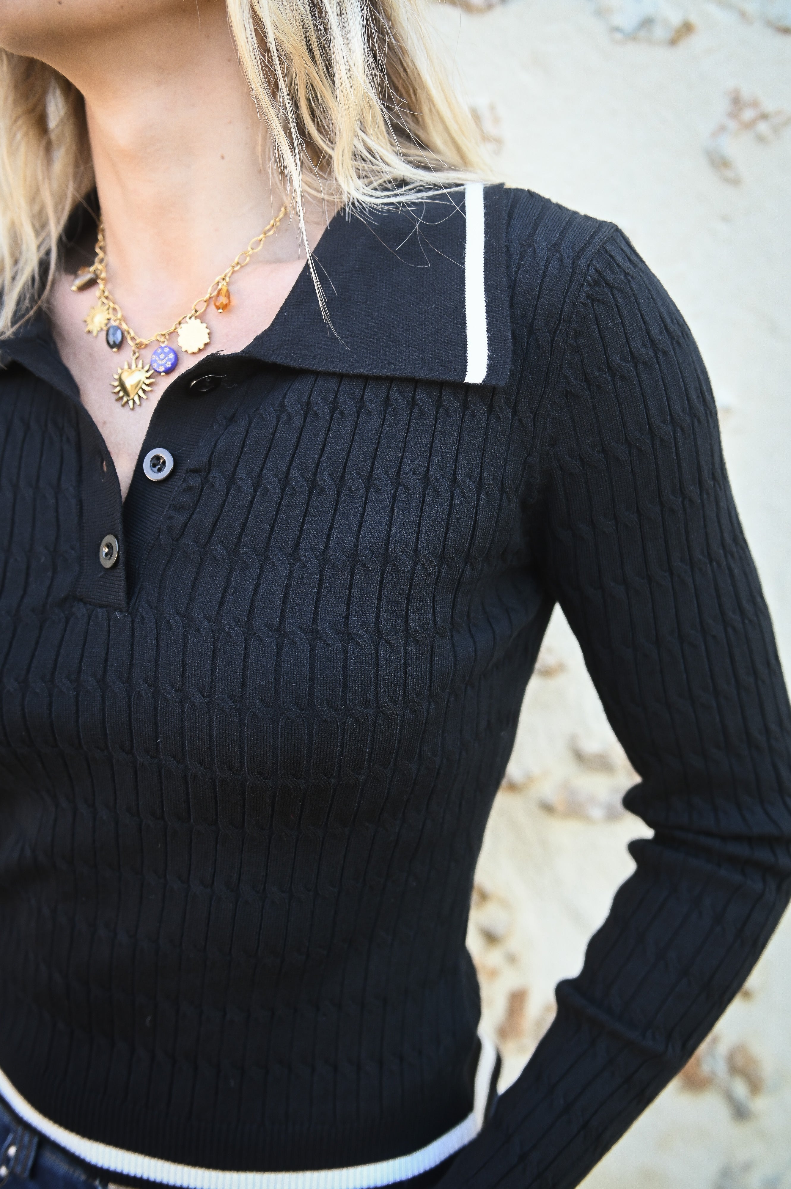 Pull fin noir avec col à revers, la boutique de lydie