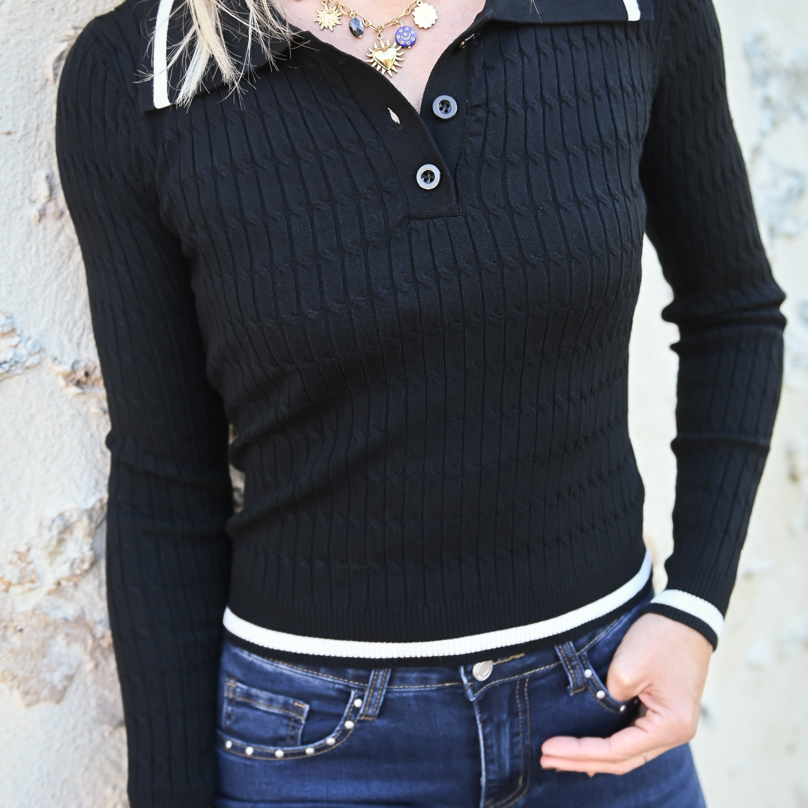 Pull fin noir avec col à revers, la boutique de lydie