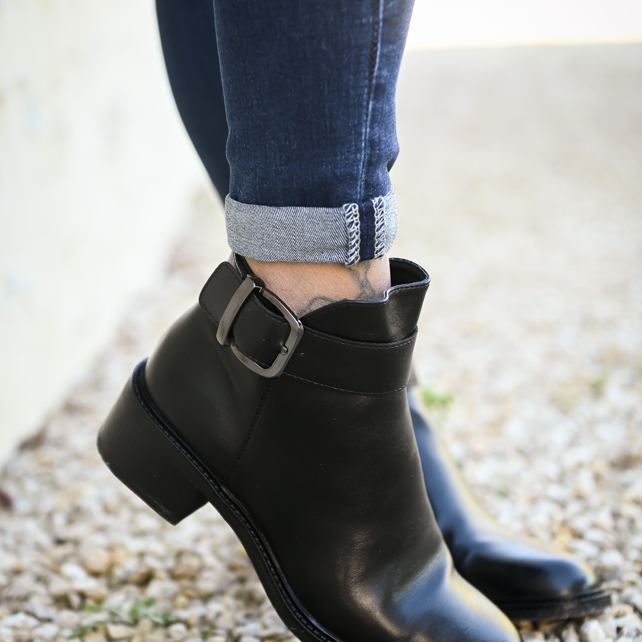 Pull fin noir avec col à revers, la boutique de lydie