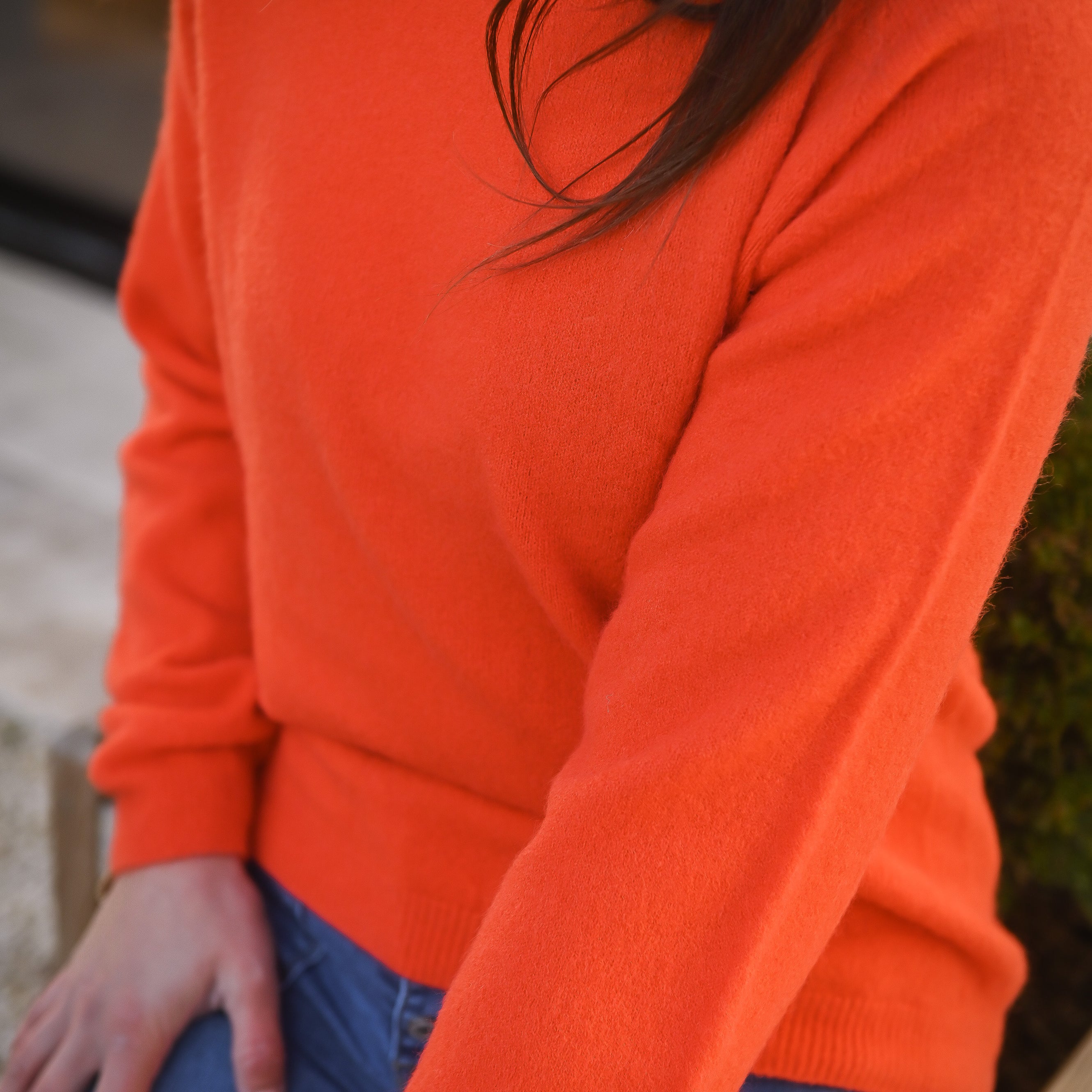Pull orange, col rond, matière douce la boutique de lydie
