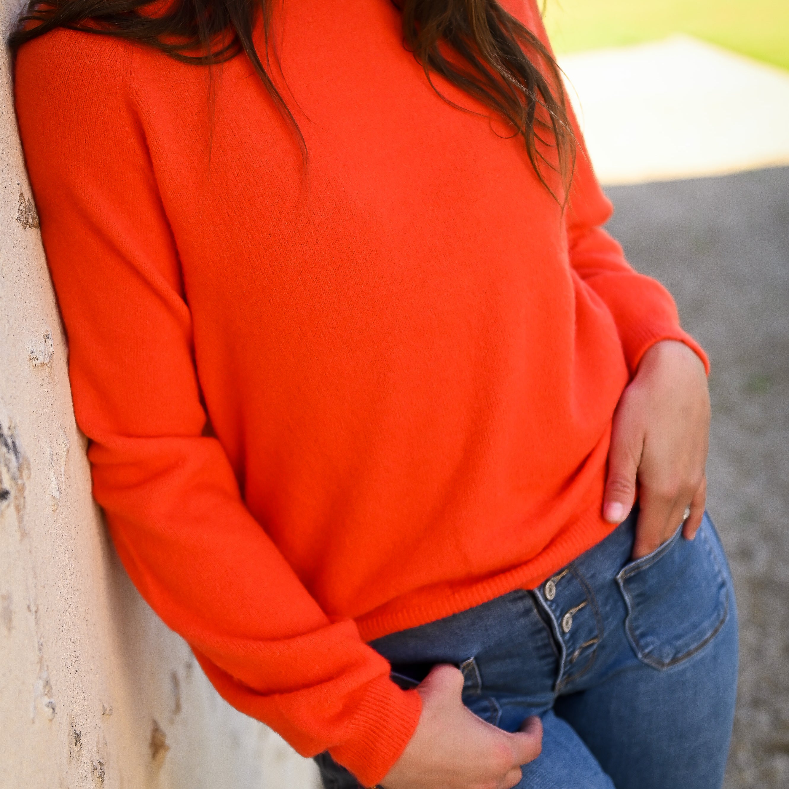 Pull orange, col rond, matière douce la boutique de lydie