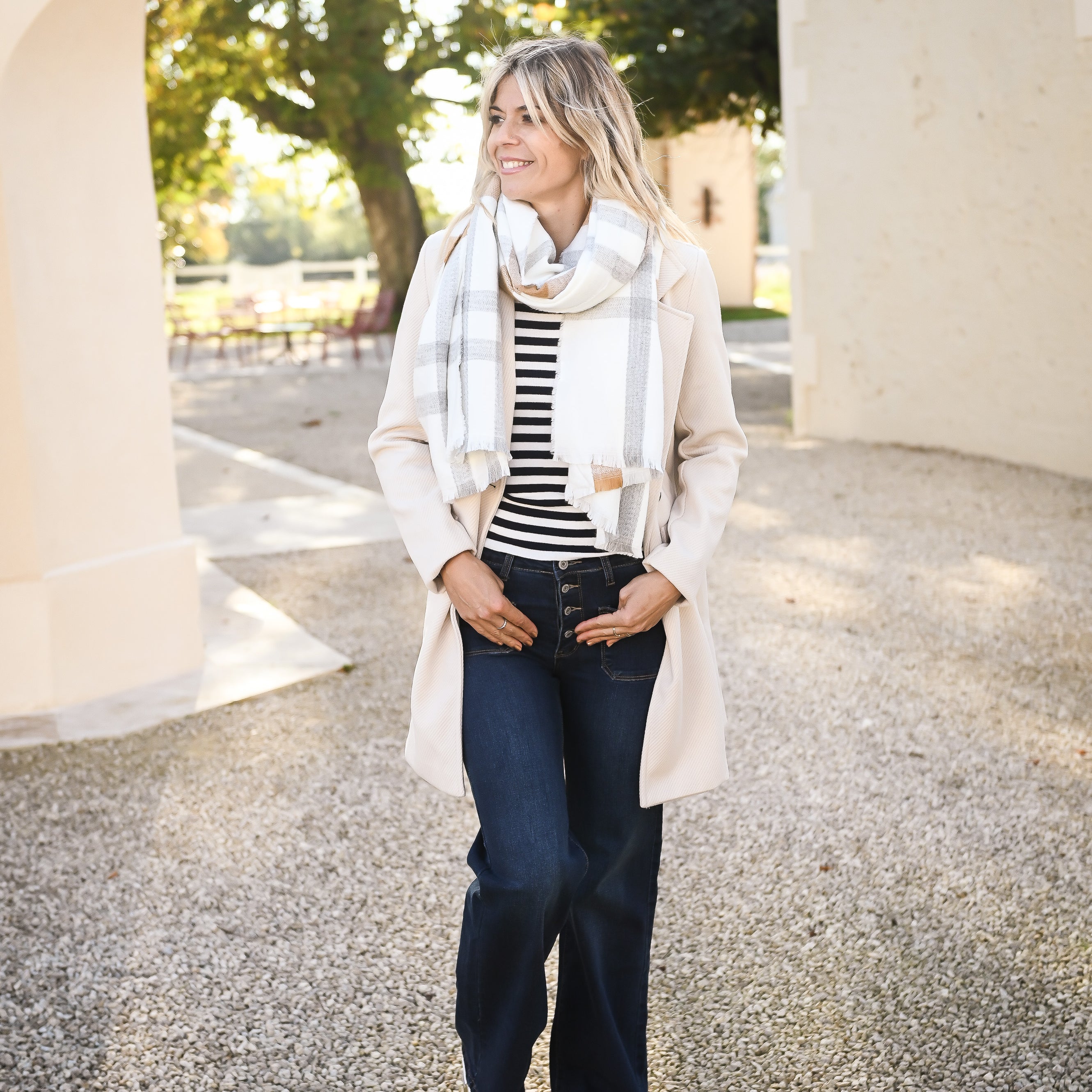 Manteau beige mi long, 4 boutons, avec poches