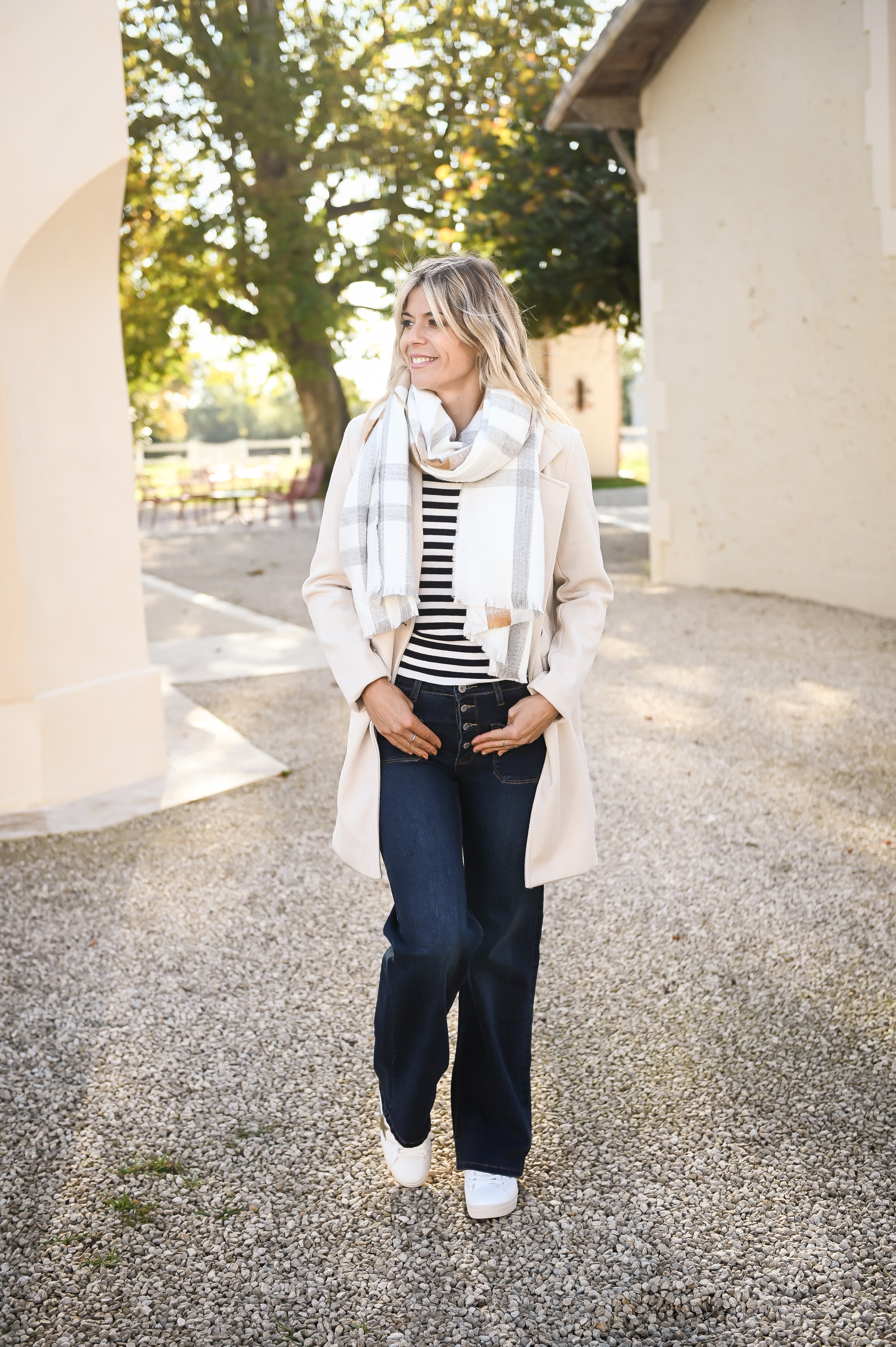 Manteau beige mi long, 4 boutons, avec poches