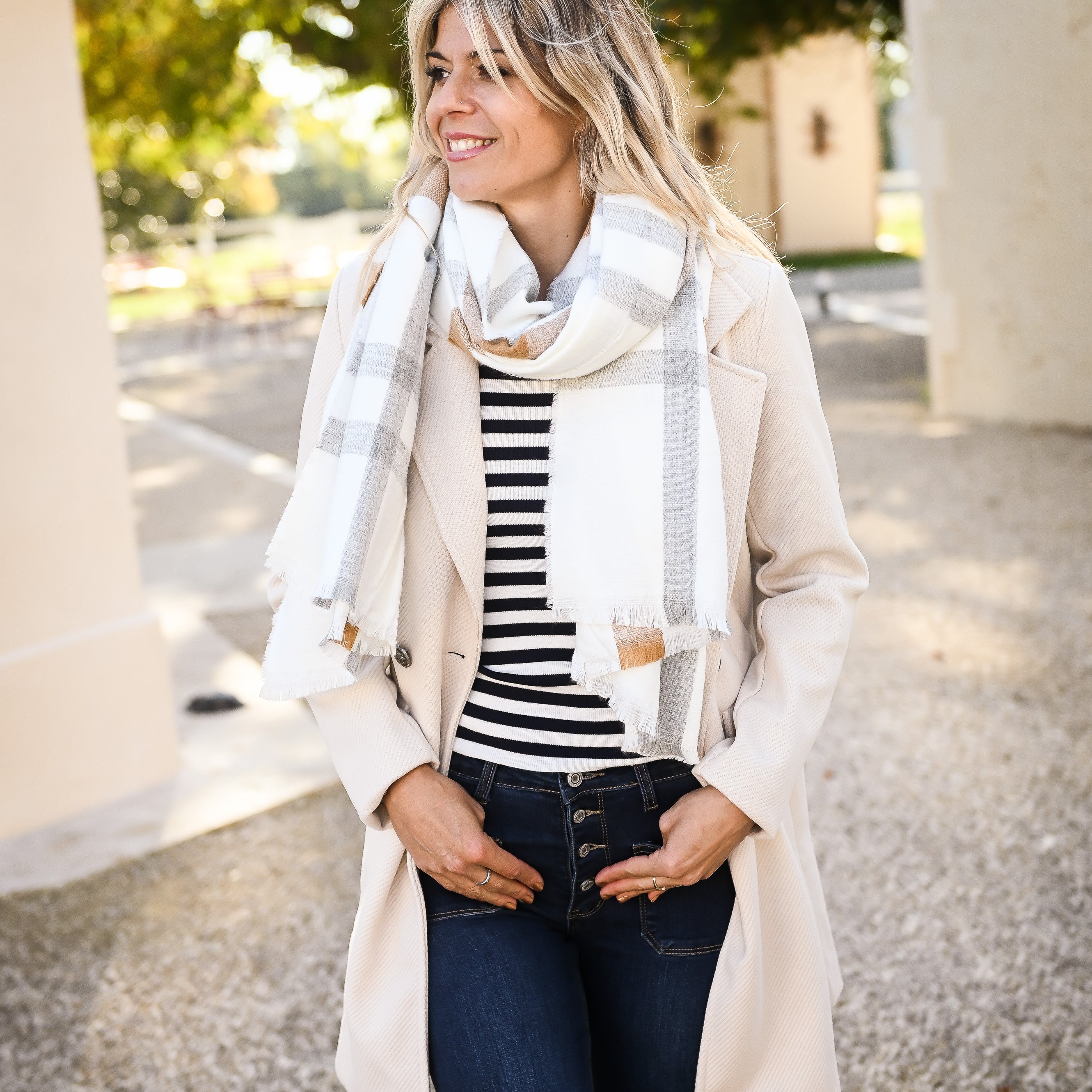 Manteau beige mi long, 4 boutons, avec poches