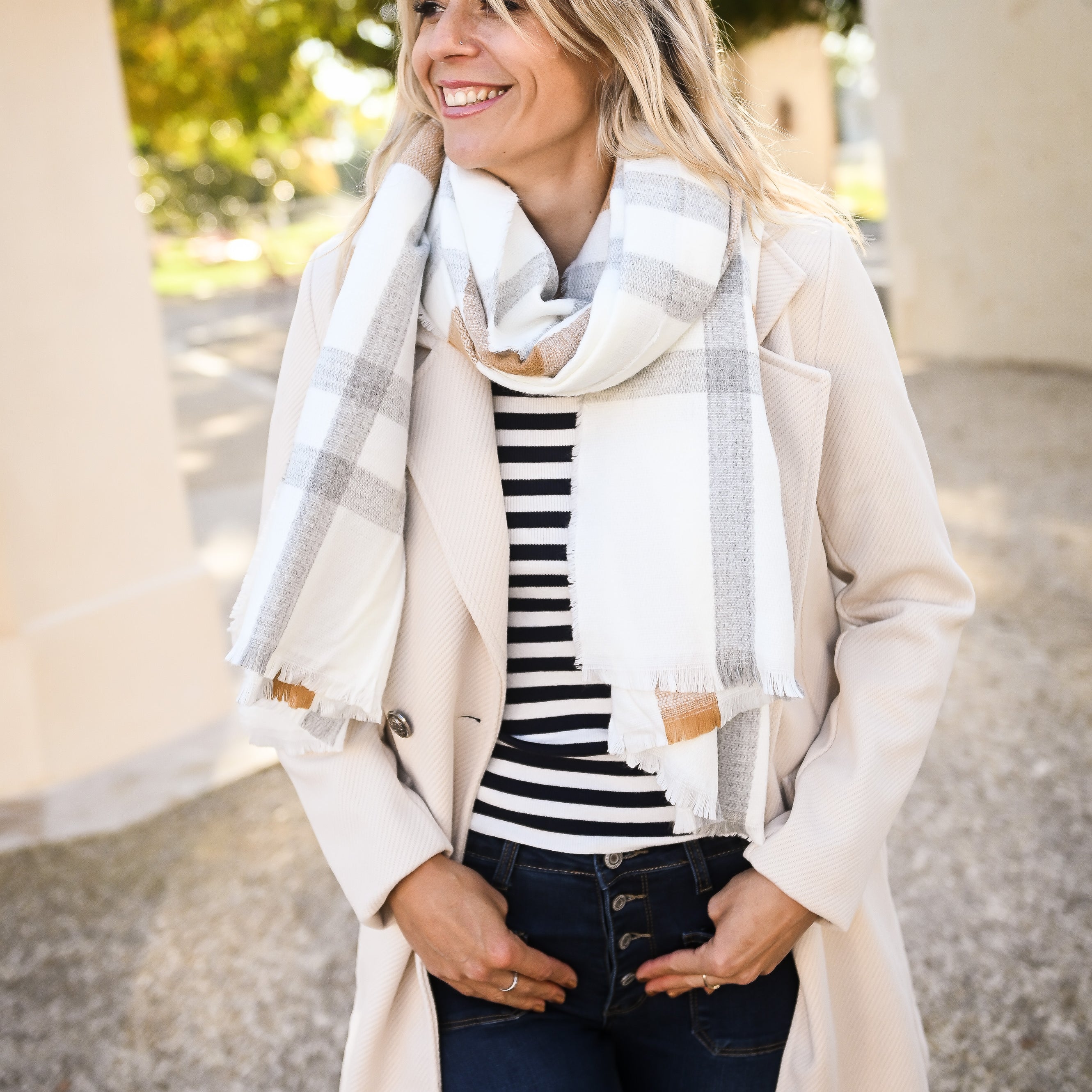 Manteau beige mi long, 4 boutons, avec poches