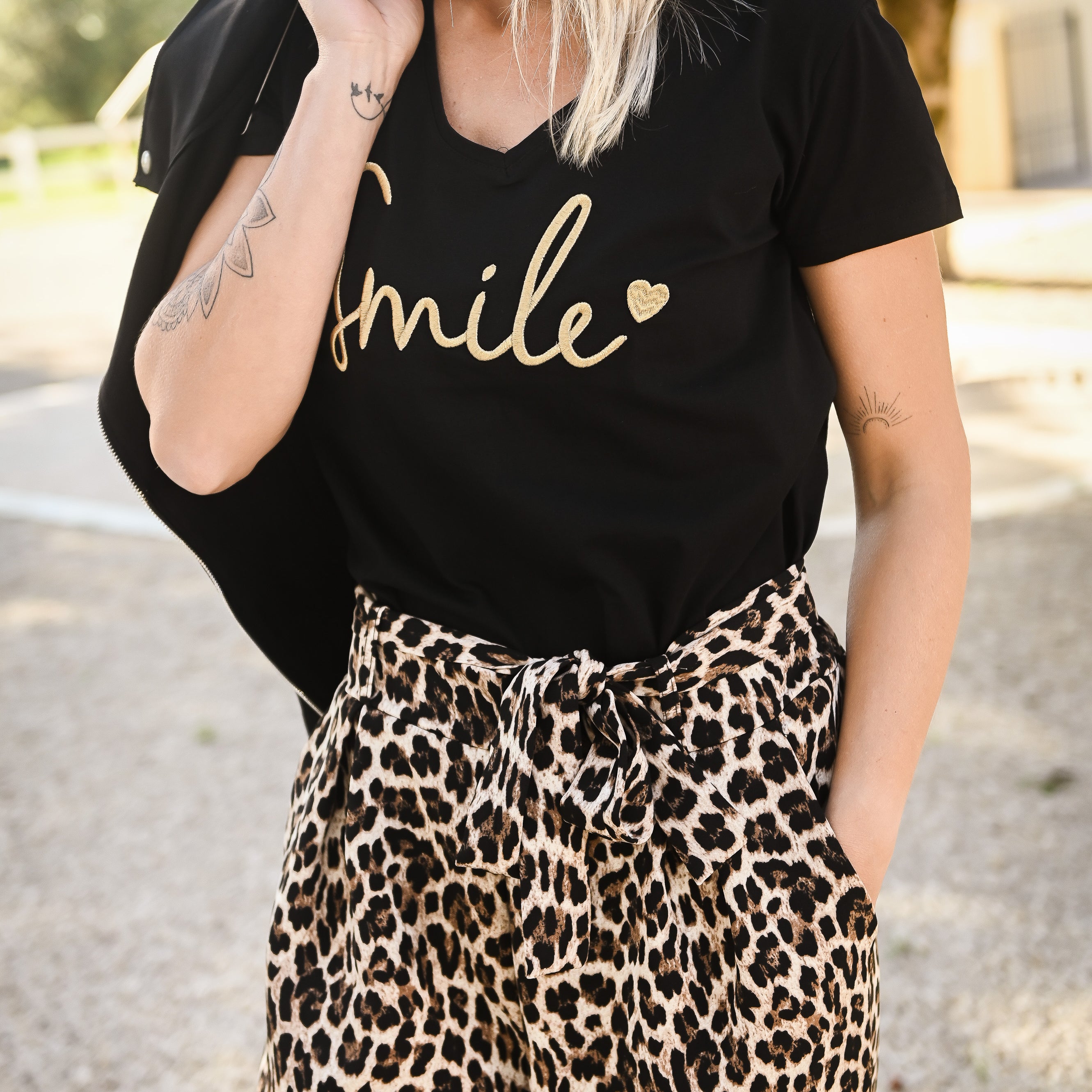 T-shirt noir brodé "Smile" doré la boutique de lydie
