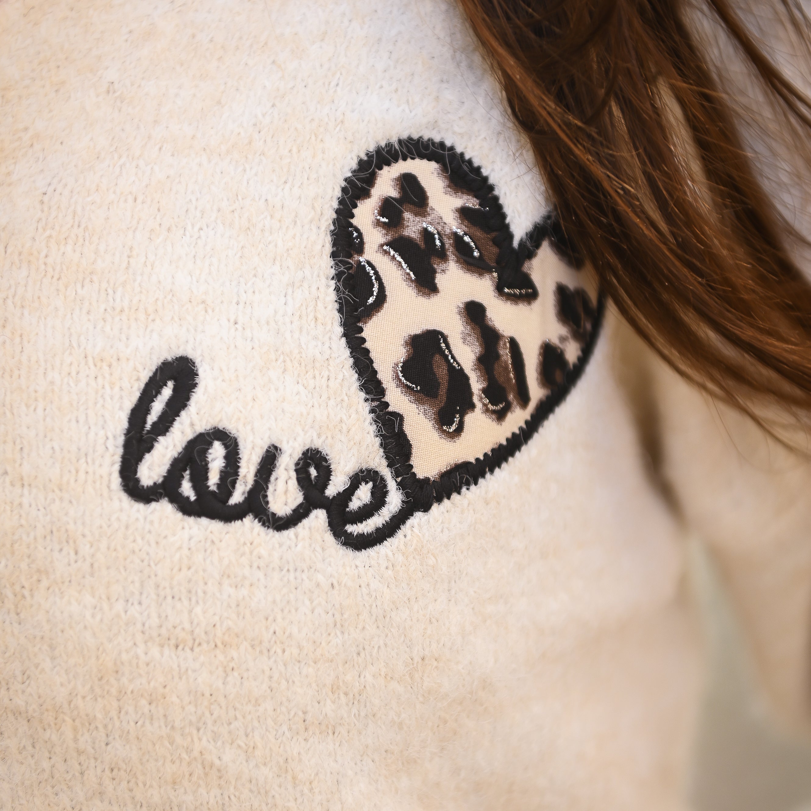 Gilet beige et léopard, broderie coeur
