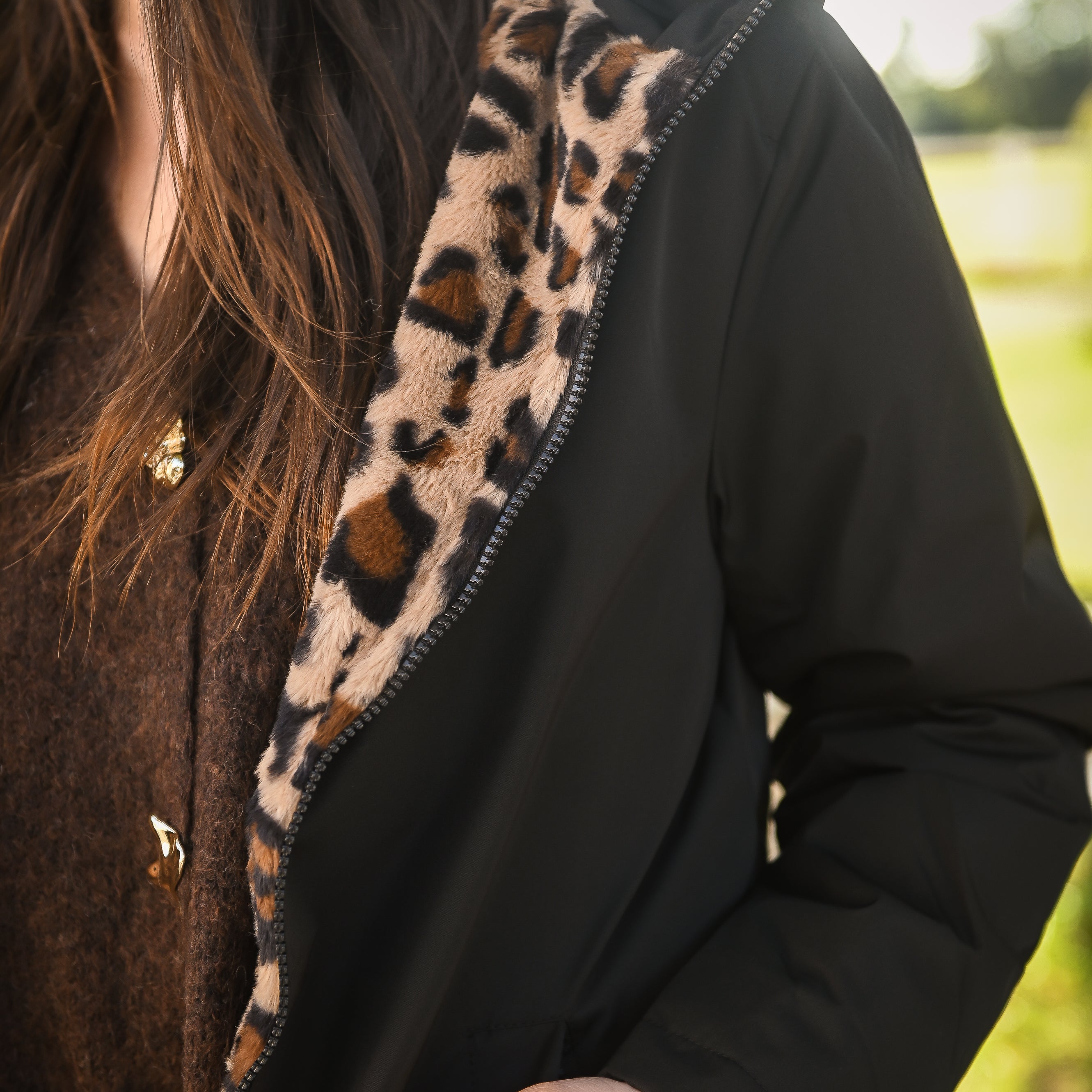 Parka noir mi longue avec fourrure léopard la boutique de lydie