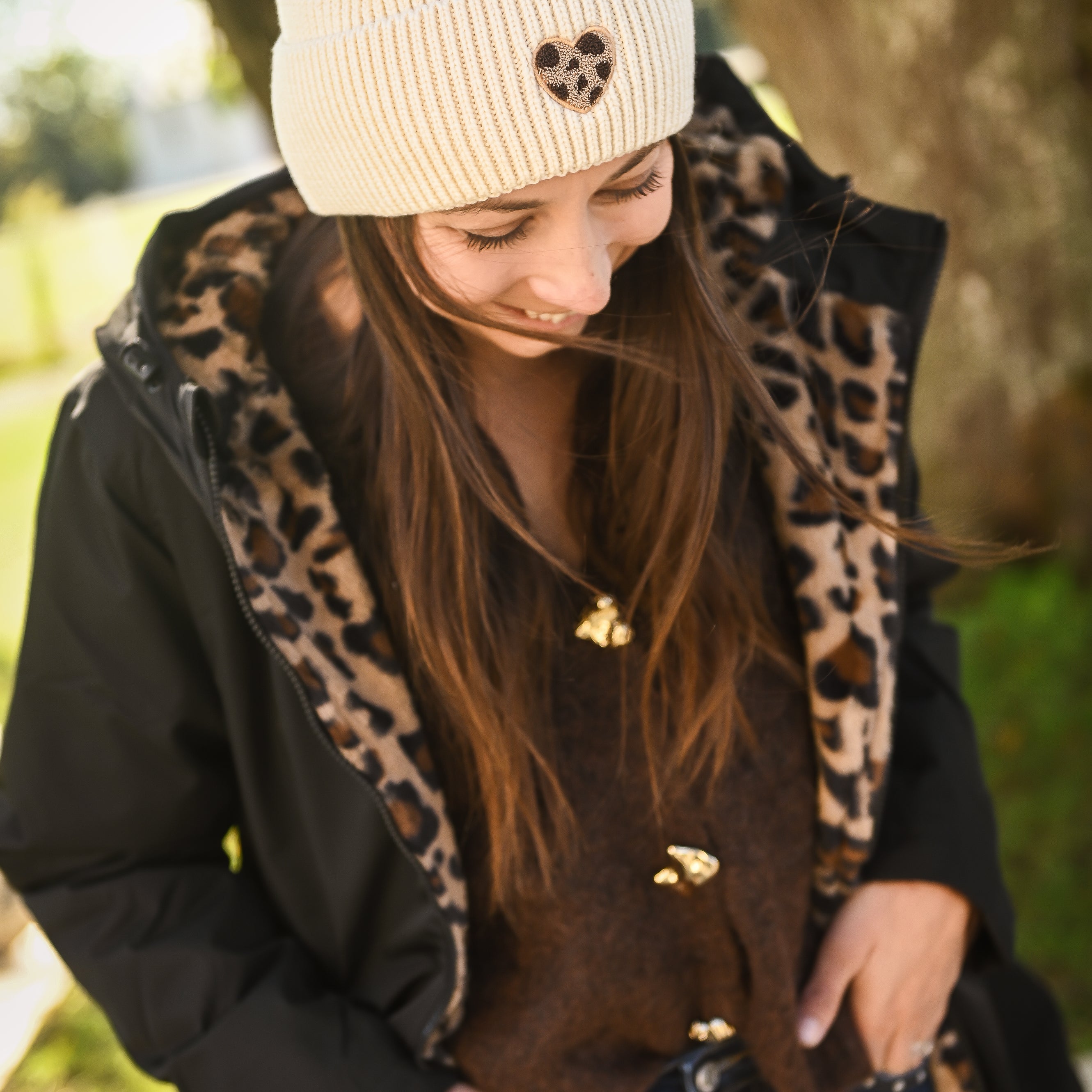 Bonnet en maille avec coeur léopard brodé