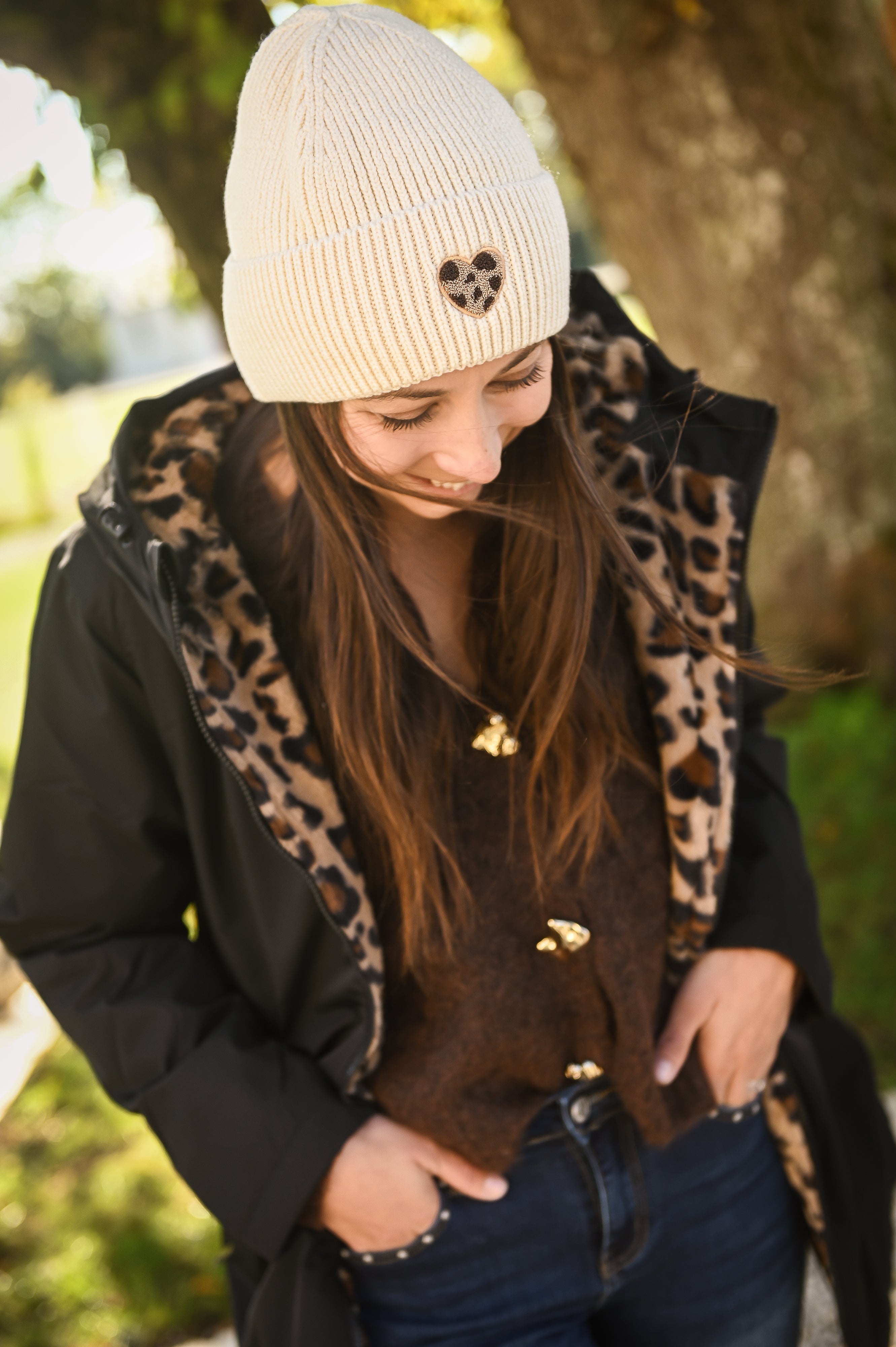 Bonnet en maille avec coeur léopard brodé