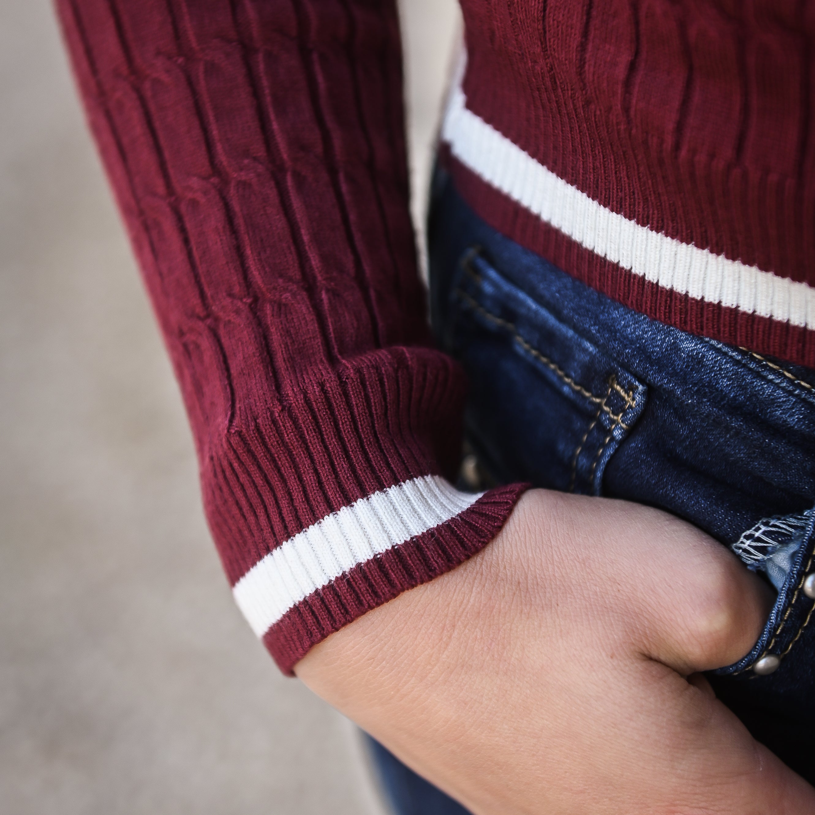 Pull fin bordeaux avec col à revers