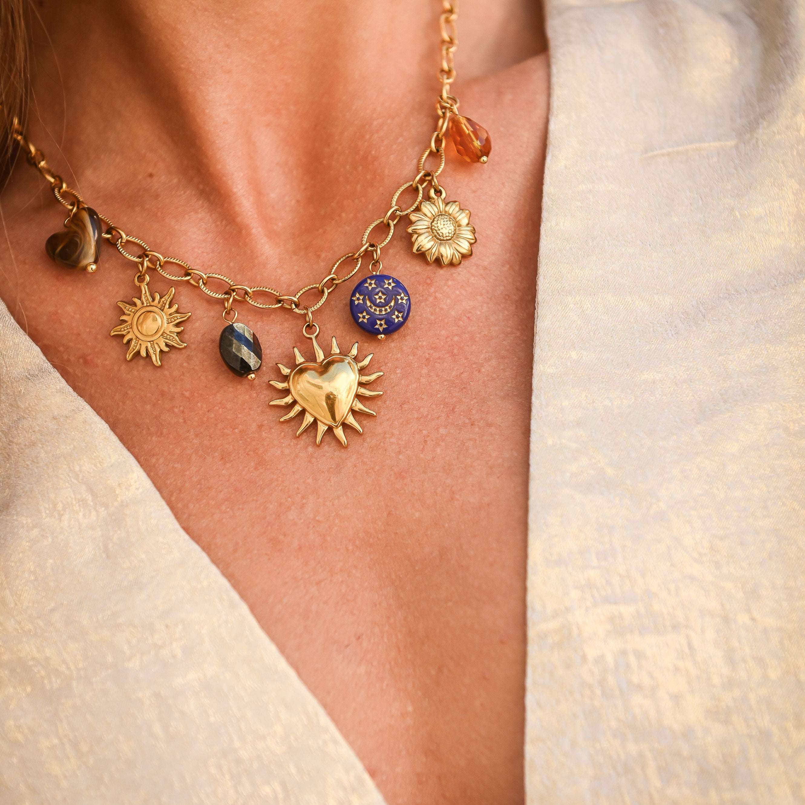 collier charms dorés