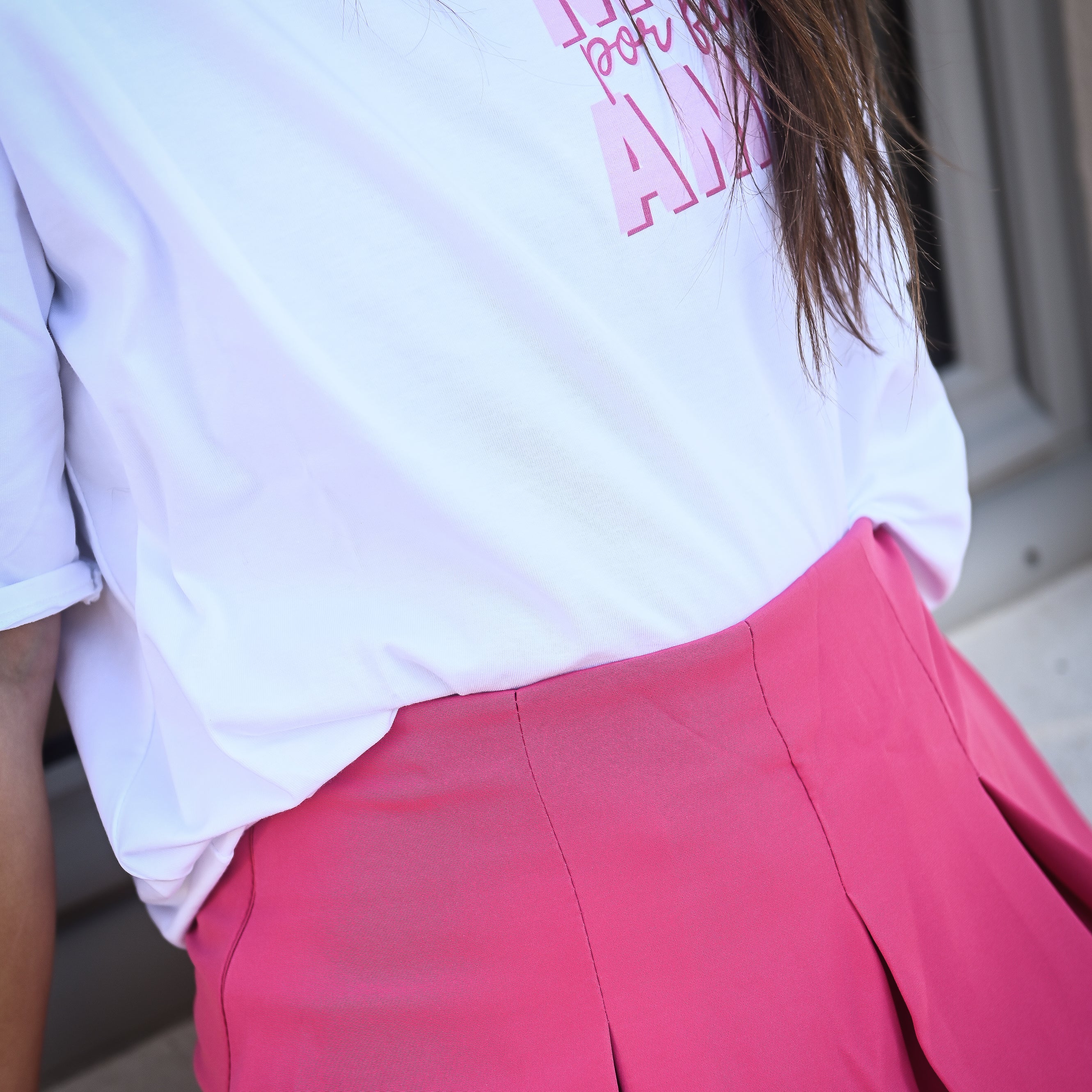Jupe short fuchsia, plissé sur le devant la boutique de lydie
