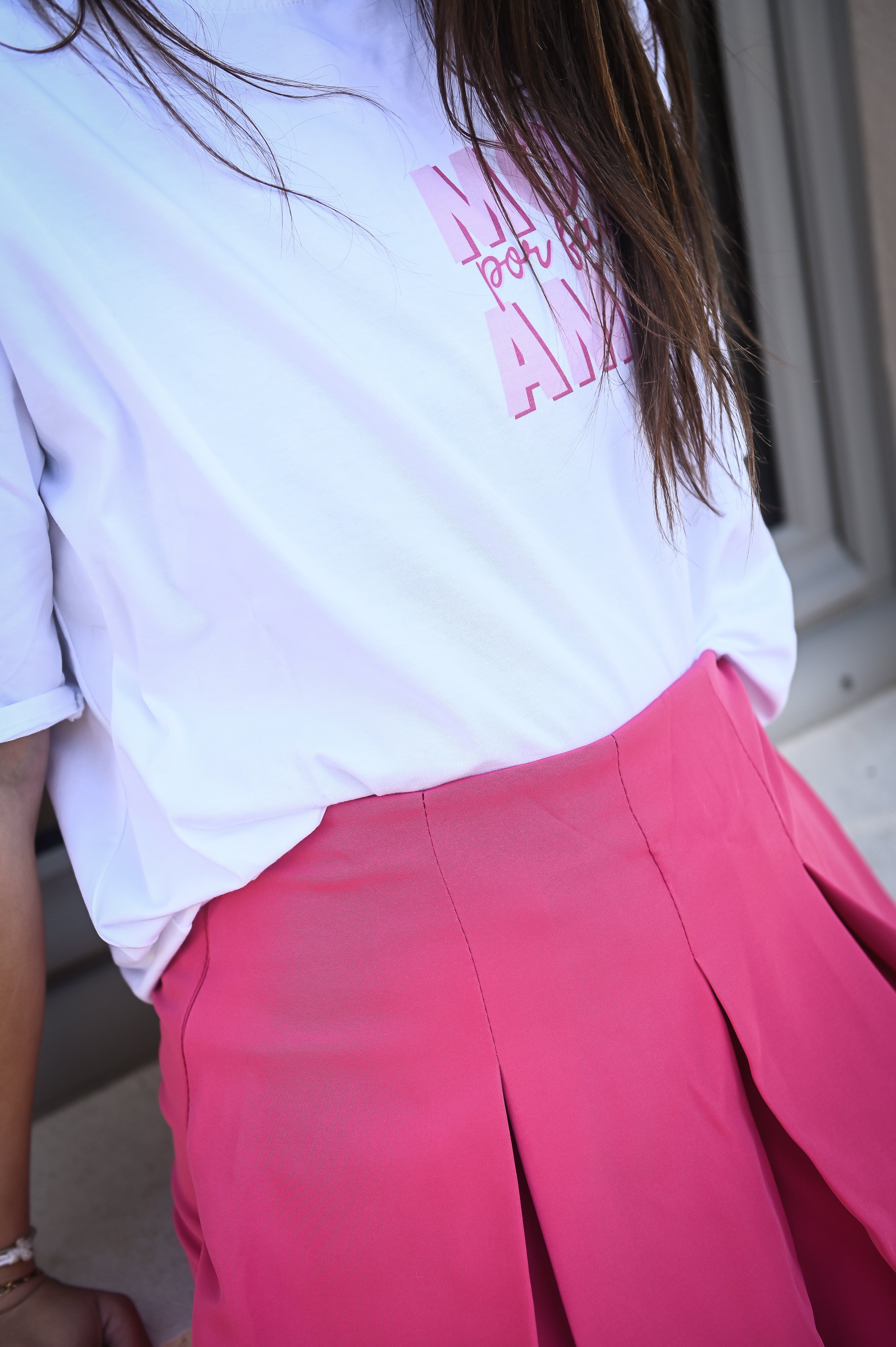 Jupe short fuchsia, plissé sur le devant la boutique de lydie