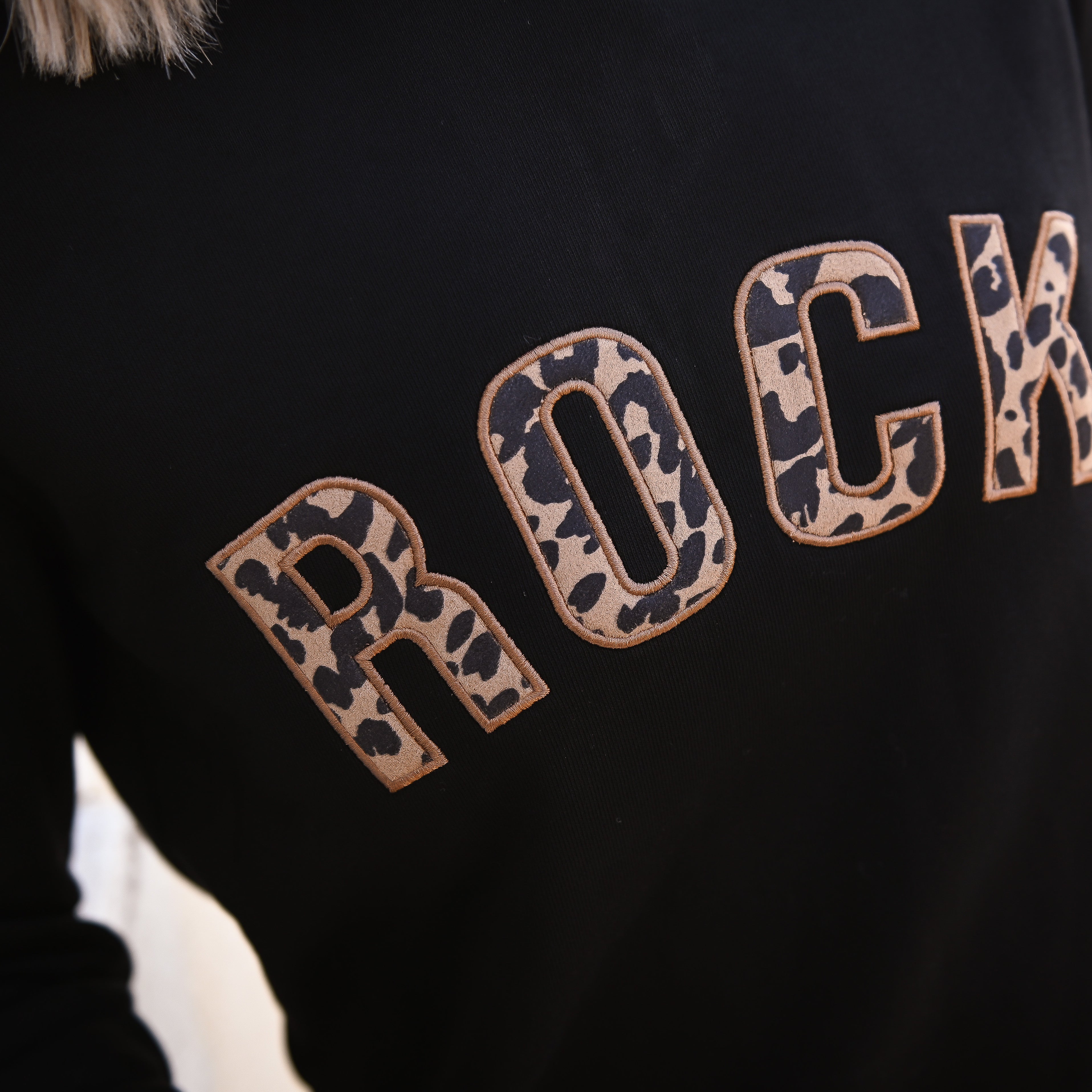 Sweat noir brodé Rock Léopard