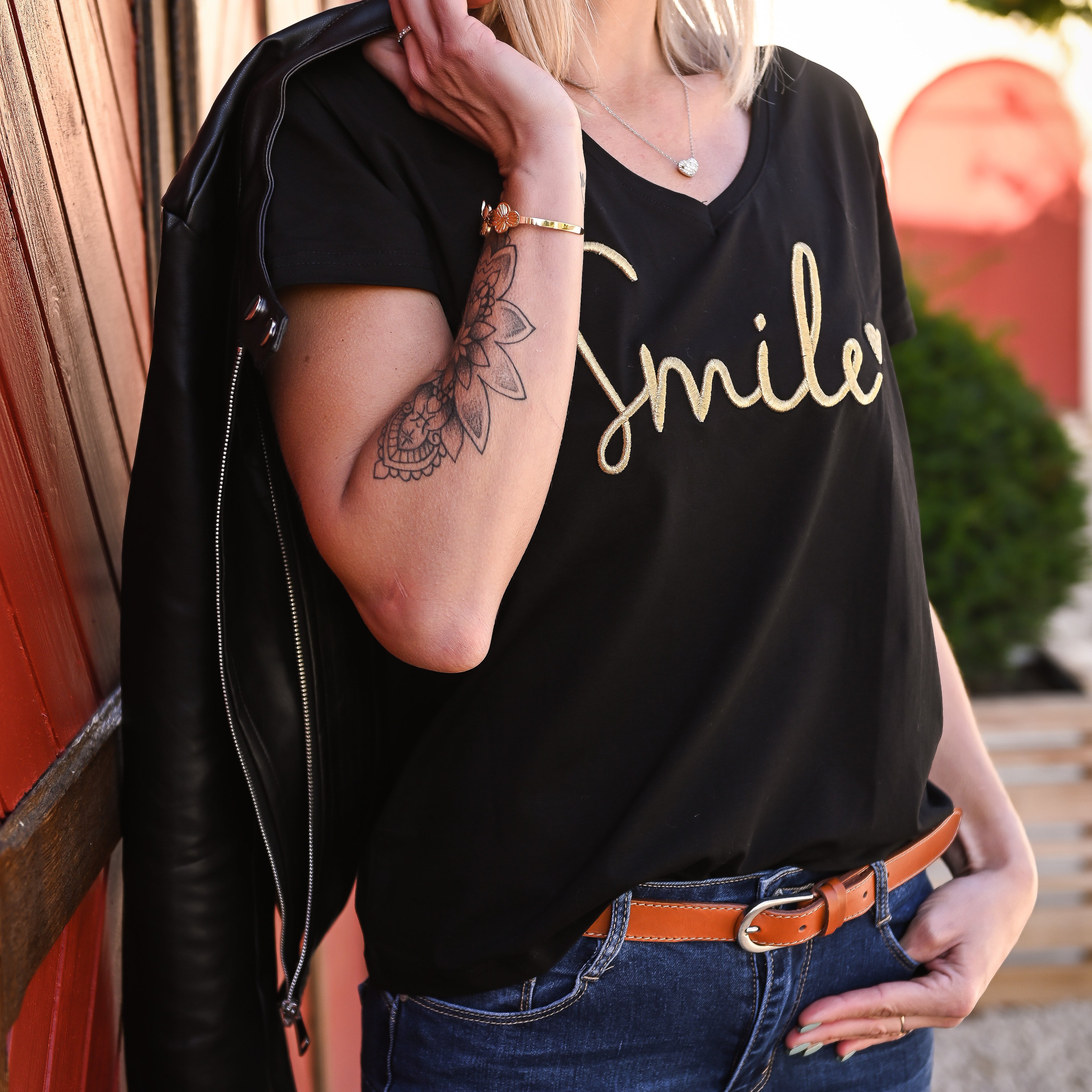 T-shirt noir brodé "Smile" doré la boutique de lydie