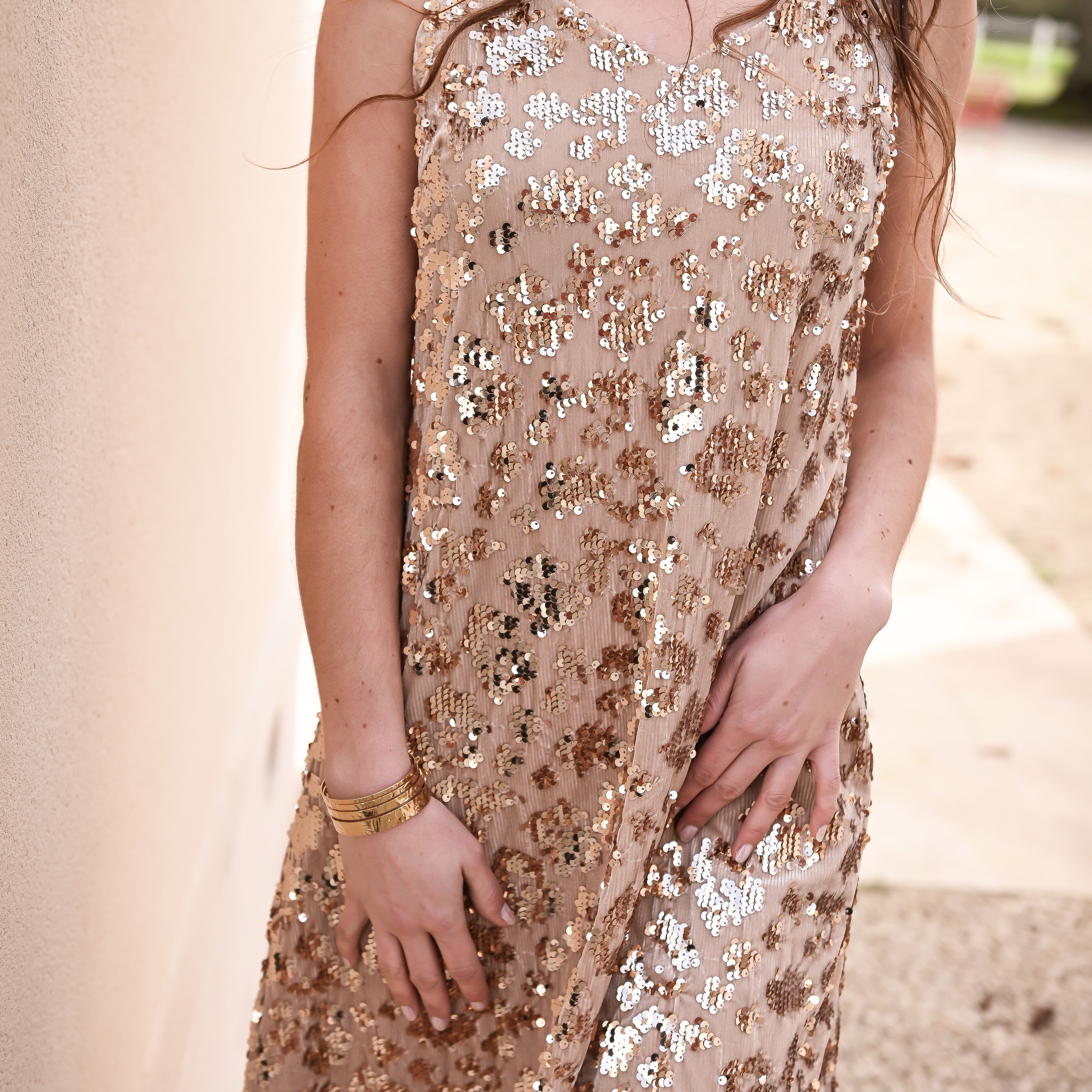 Robe beige sequin doré